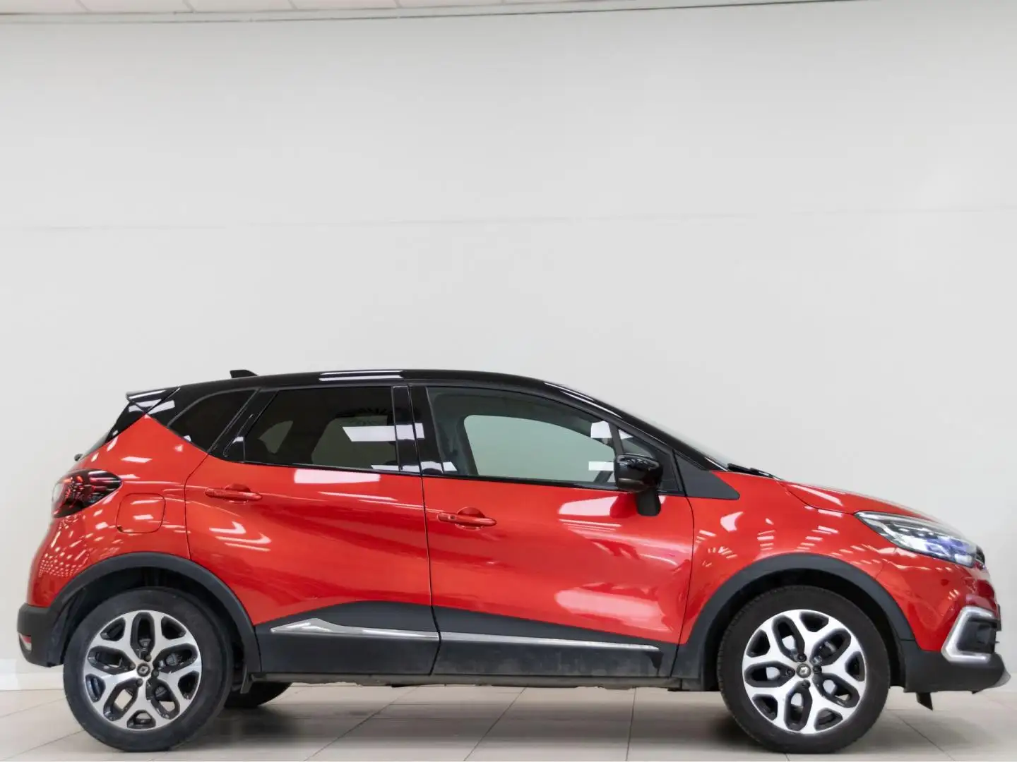 Renault Captur TCe Zen 67kW Rojo - 2