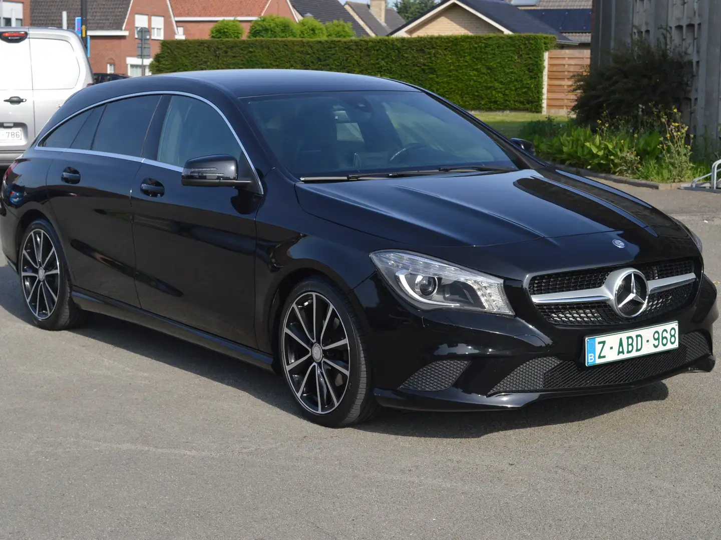 Mercedes-Benz CLA 180 Break Zwart - 2