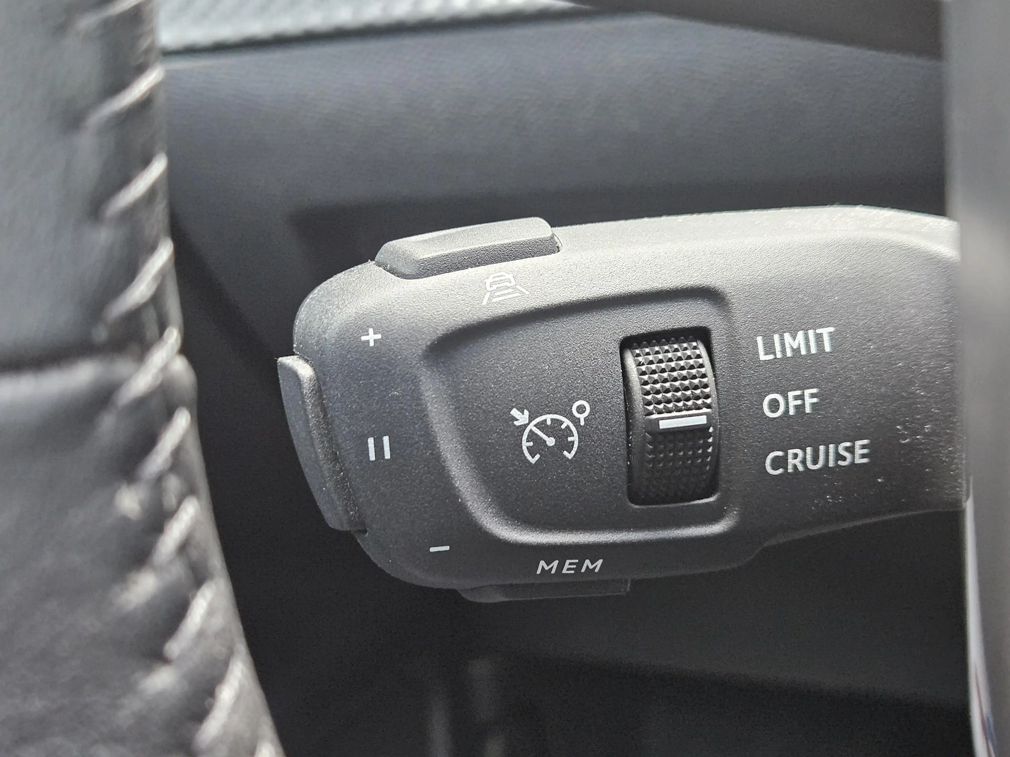Peugeot e-2008 EV Allure 54 kWh | 360 Camera | Navigatie | Climat — photo 26
