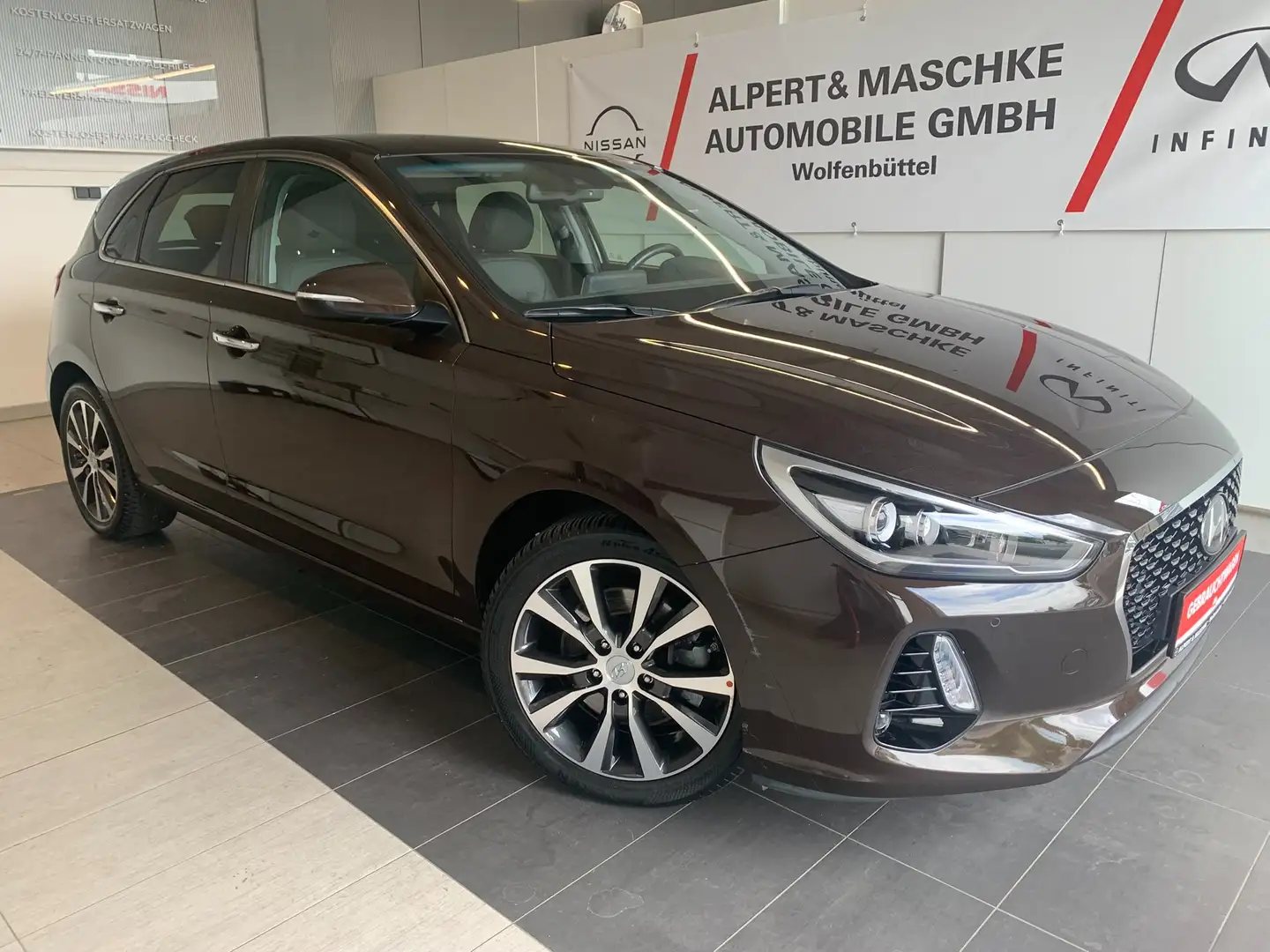 Hyundai i30 1.4 T-GDI Premium / Navi/LED/SHZ/SBL/Kamera smeđa - 1