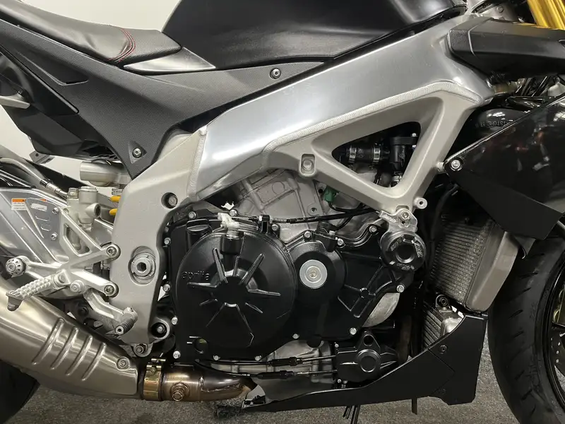 Aprilia Tuono - foto 7