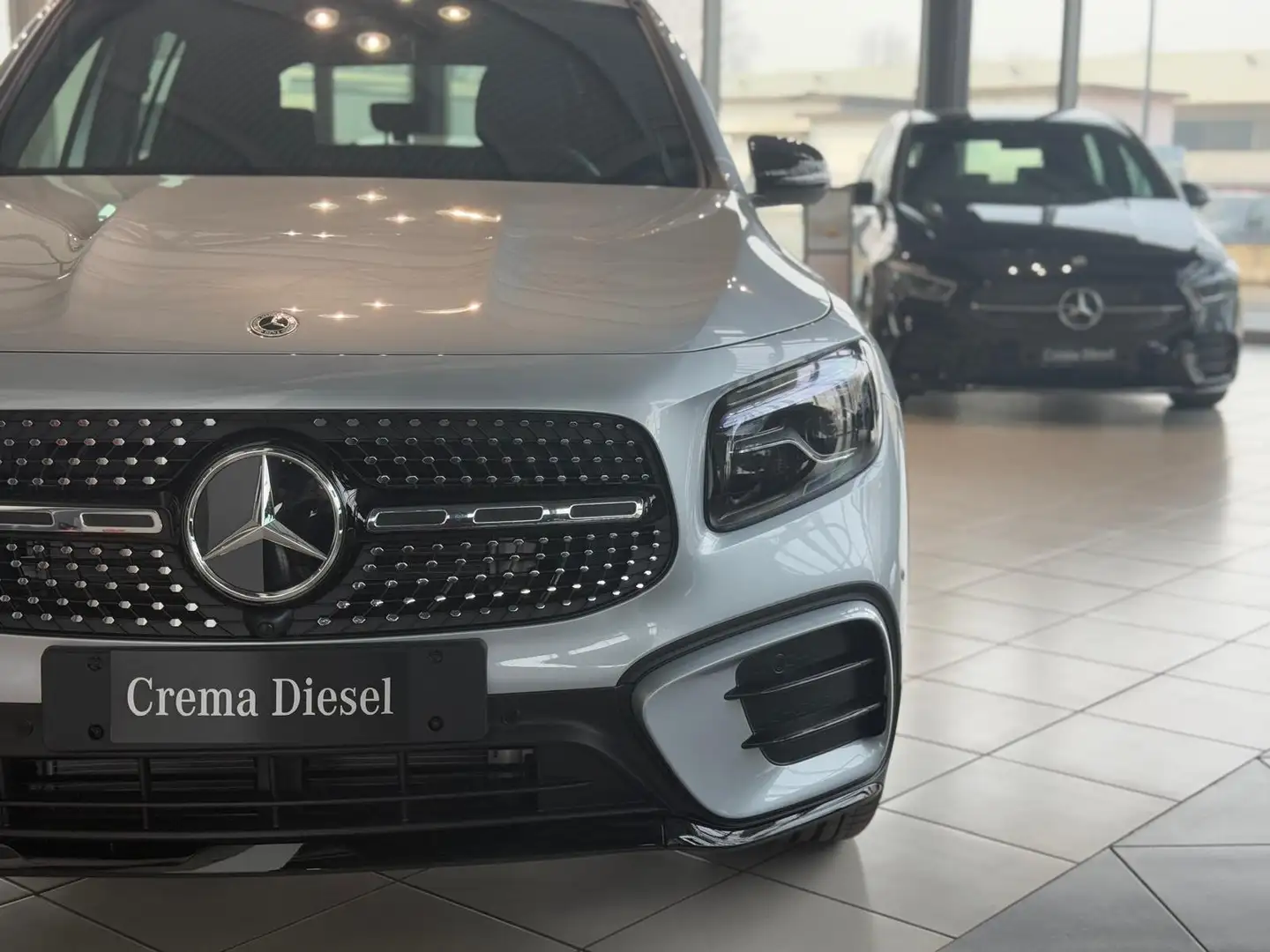 Mercedes-Benz GLB 180 GLB 180d AMG Line ADVANCED PLUS srebrna - 2