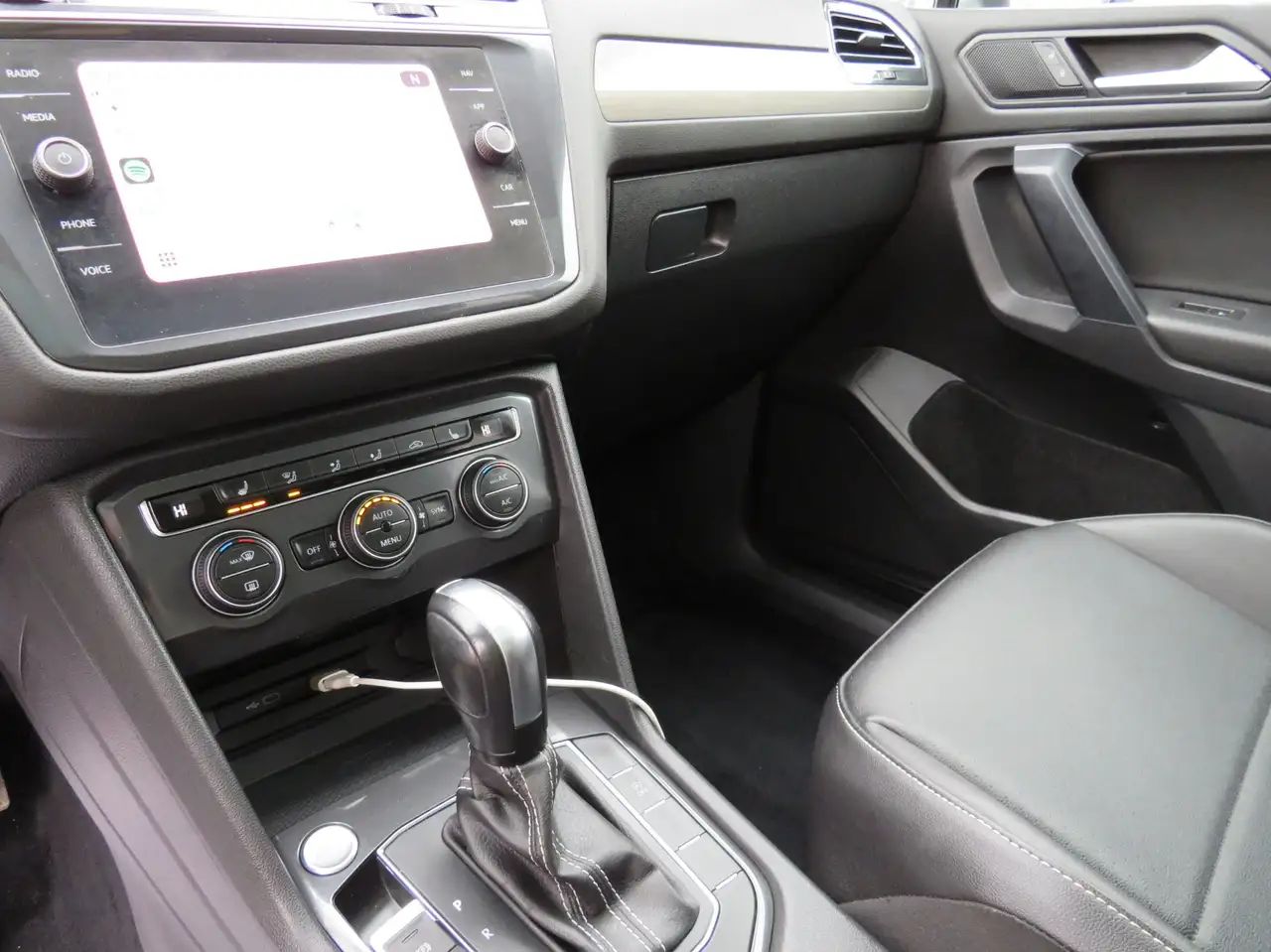 Volkswagen Tiguan снимка Volkswagen Tiguan