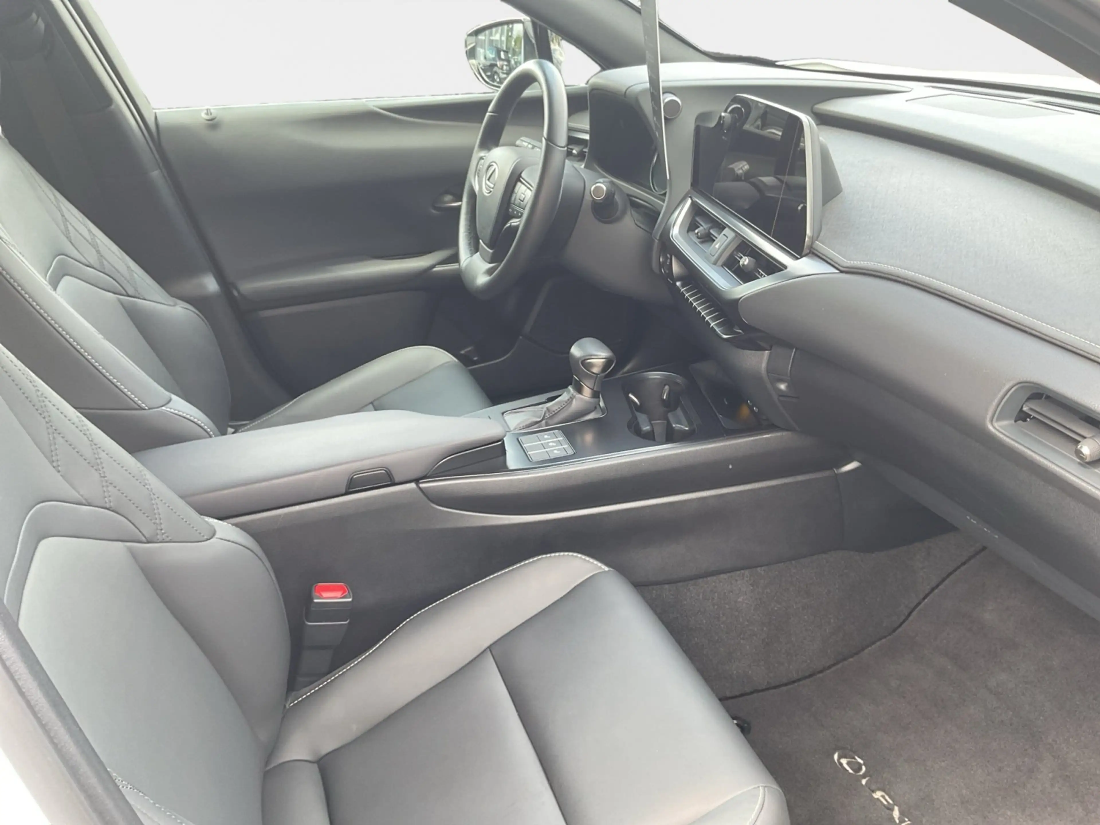 Lexus UX 250h F Sport Design +Kamera+CarPlay+SHZ+ — photo 12