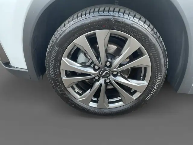 Lexus UX view 14