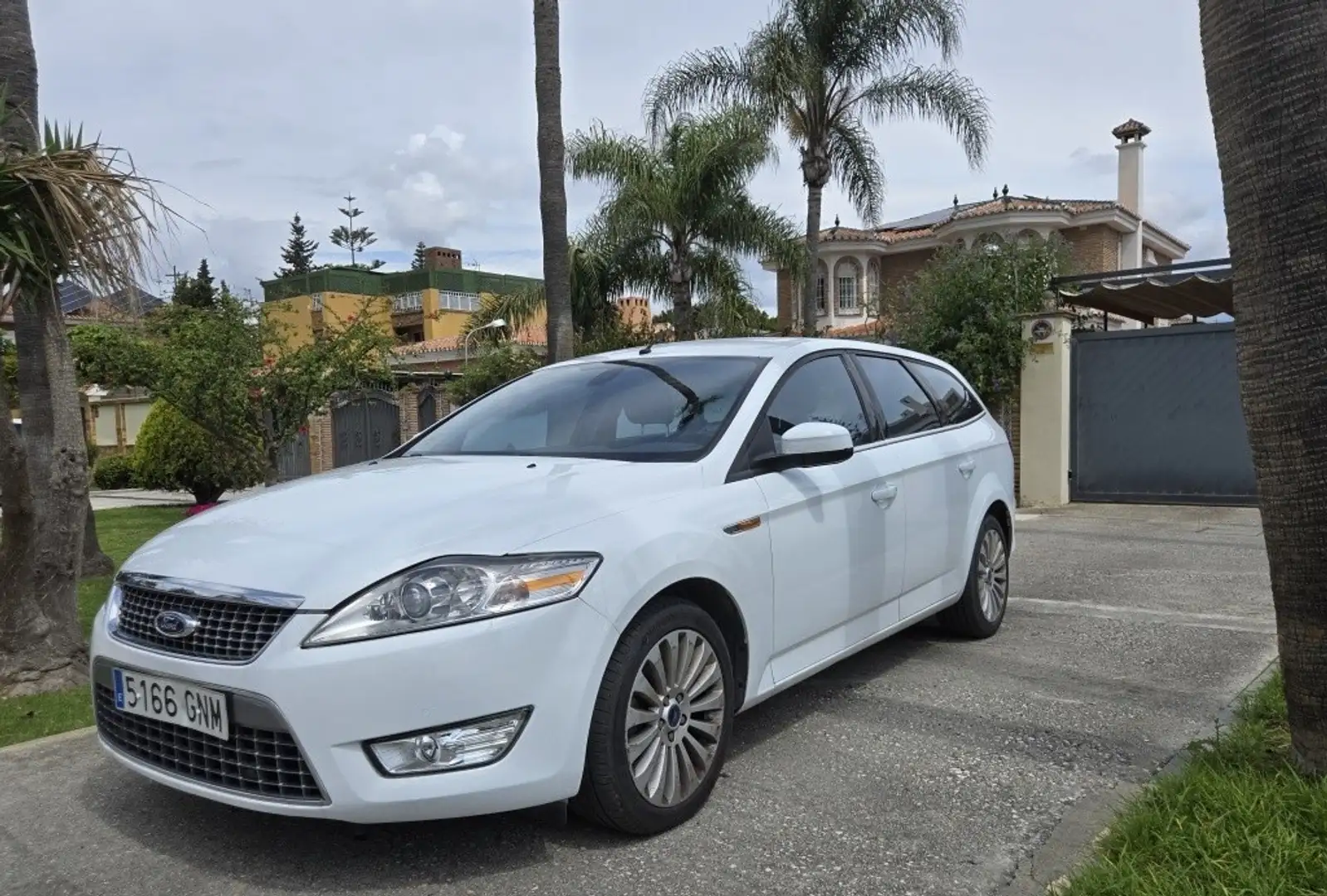 Ford Mondeo SB 2.0TDCi Titanium Aut. Blanc - 1