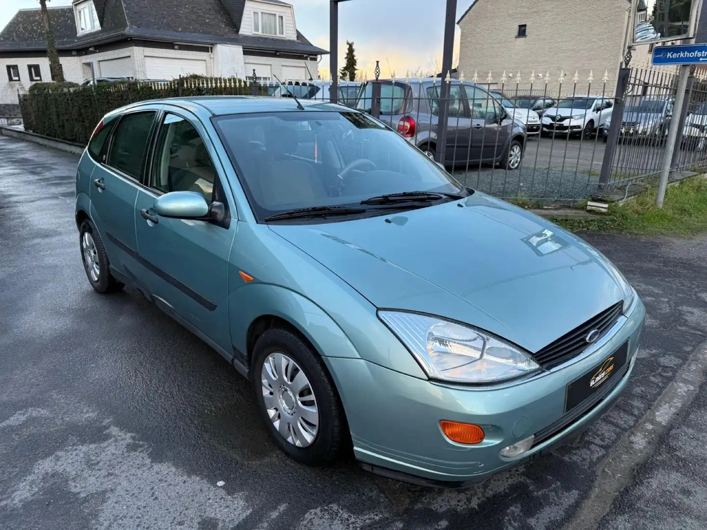Ford Focus 1.6i 16v Ghia // Automatique // Airco // 5 portes - 1