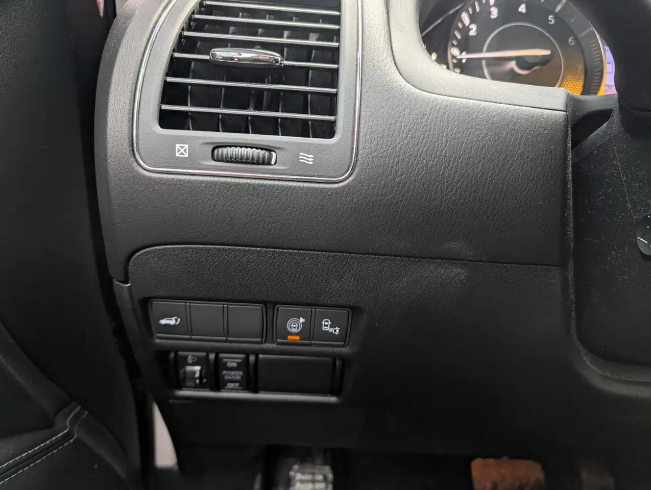 Nissan Armada снимка Nissan Armada
