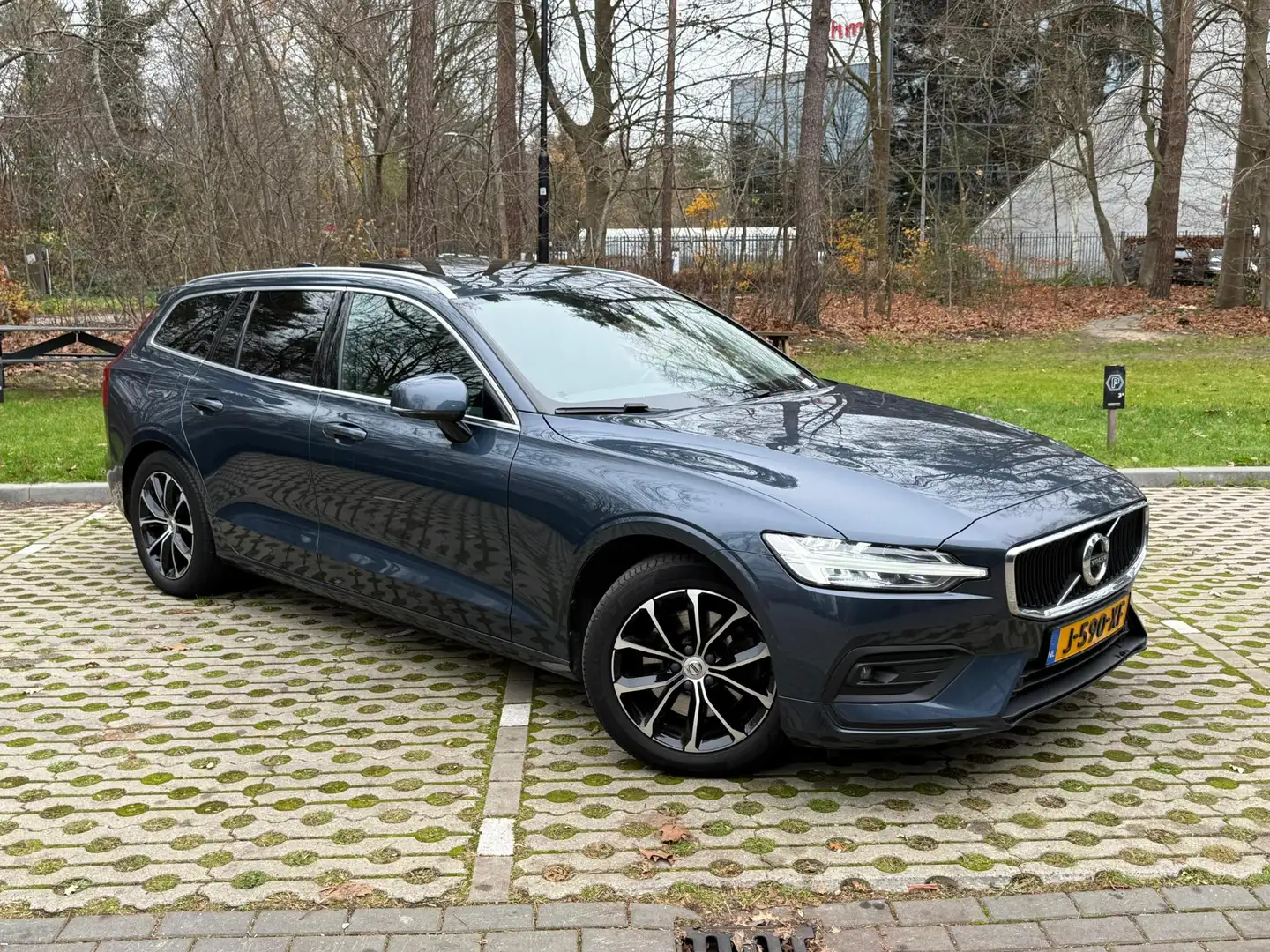 Volvo V60 2.0 B3 Business Pro Panodak | HK | 360° Blauw - 1