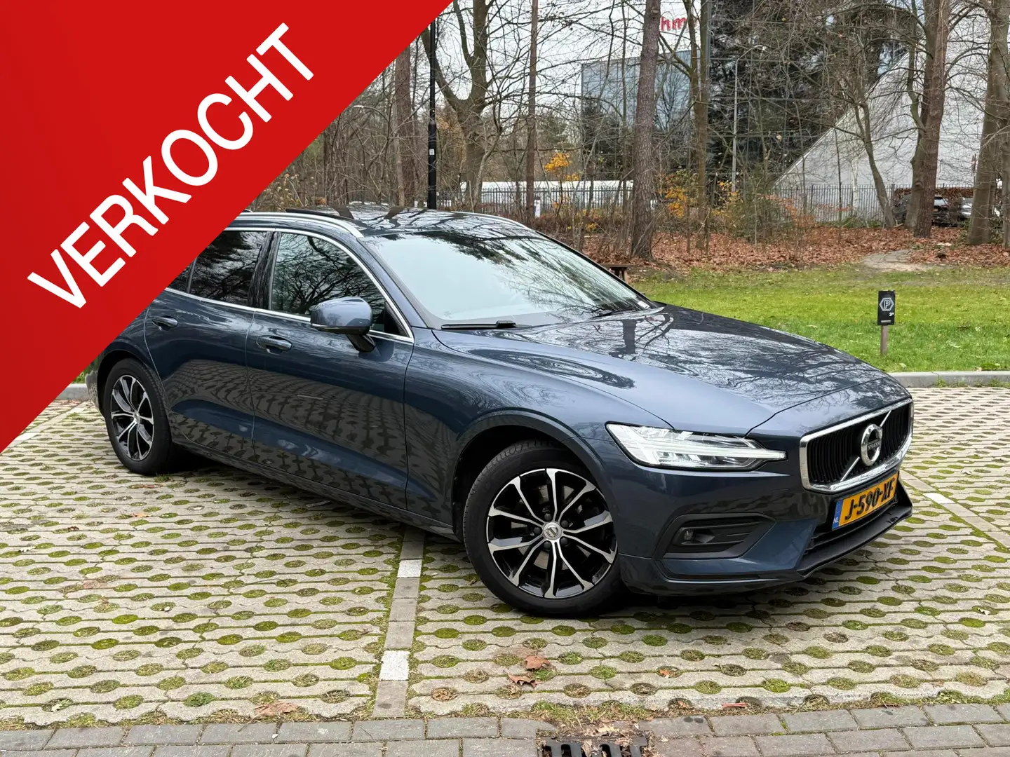 Volvo V60 2.0 B3 Business Pro Panodak | HK | 360° Bleu - 1