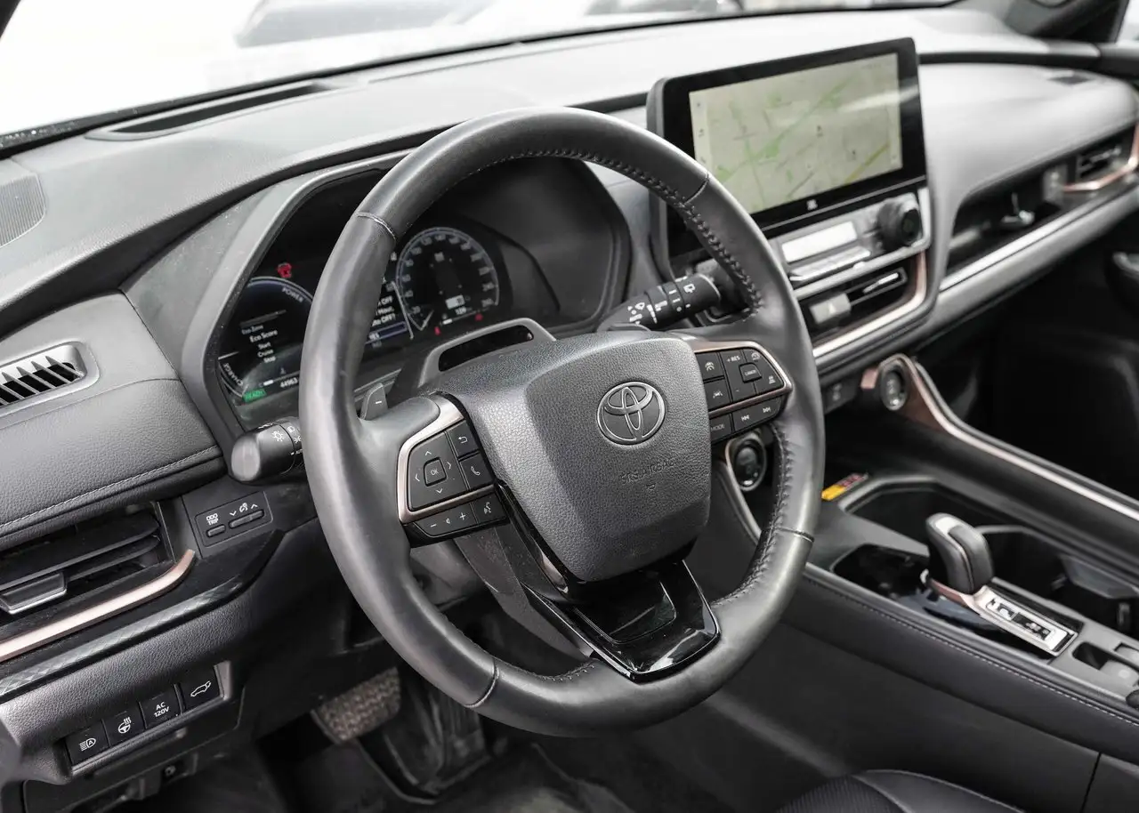 Toyota Grand Highlander снимка Toyota Grand Highlander
