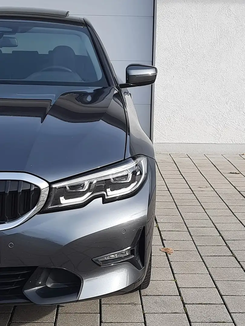 BMW 330 d Limo/Sport Line/LED/SDach/LiveC/AhK Grau - 1