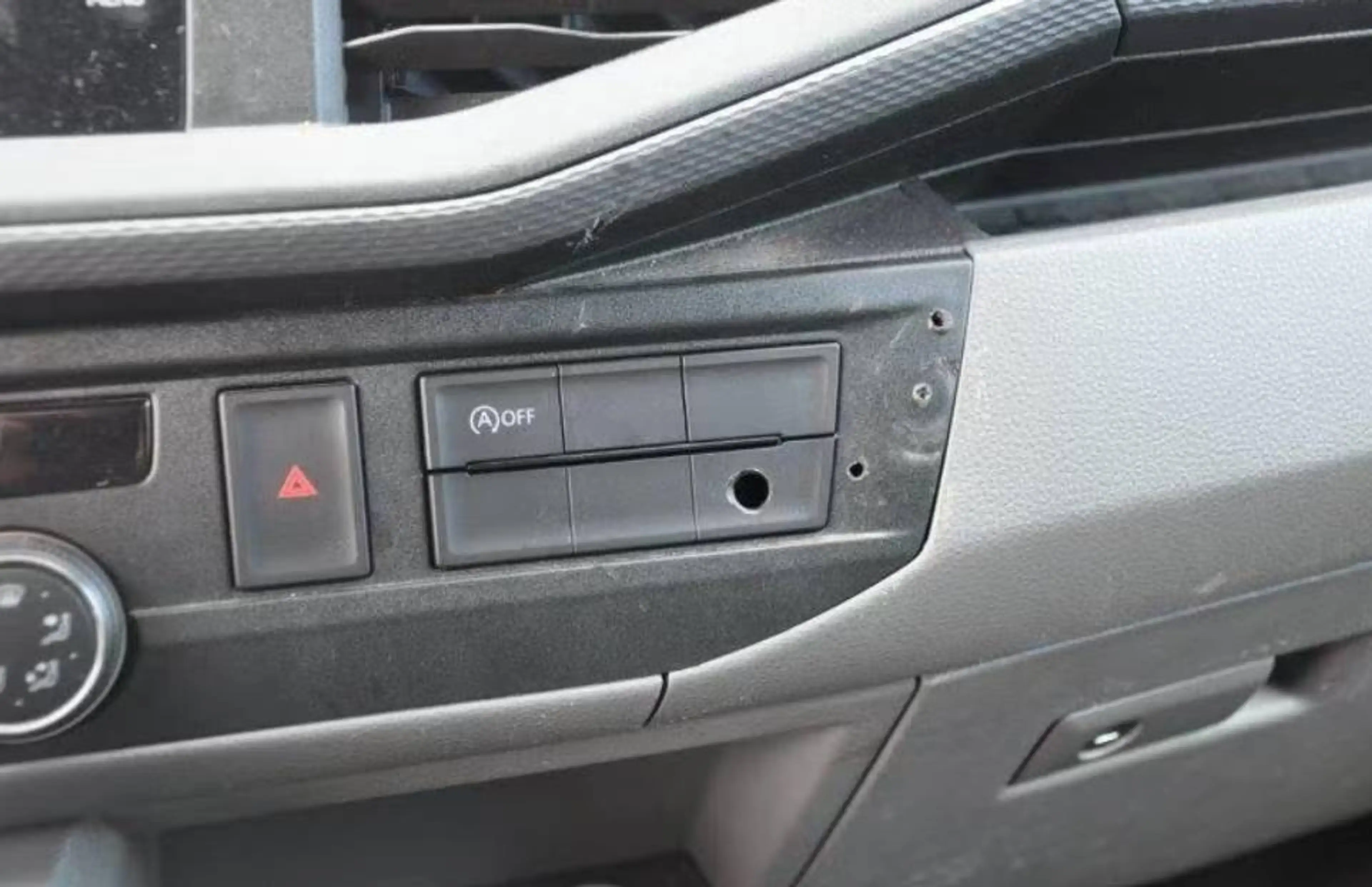 Volkswagen T6.1 Transporter 2.0 TDi SCR BMT Trendline DSG (EU6d-T) — photo 14