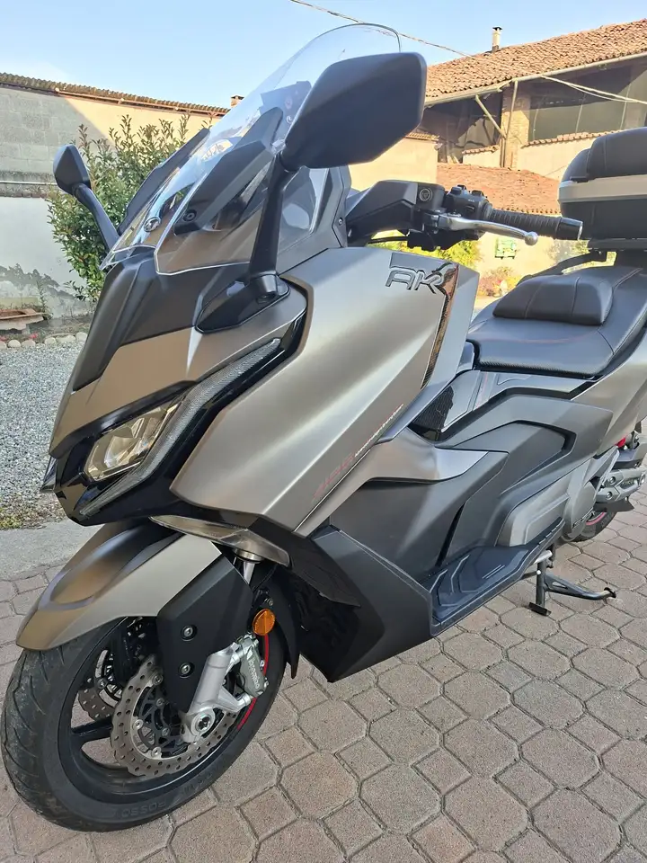 Kymco AK 550