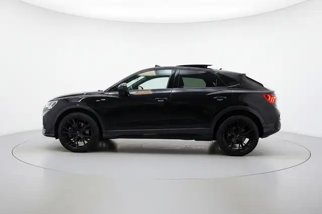 Audi Q3 view 4