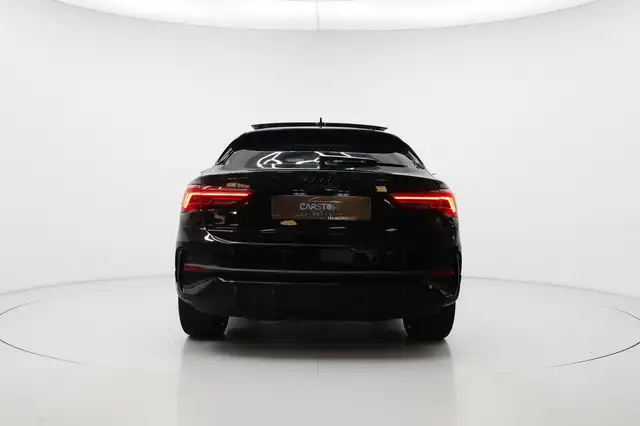 Audi Q3 view 7