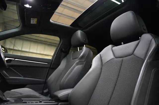Audi Q3 view 14