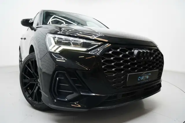 Audi Q3 view 9