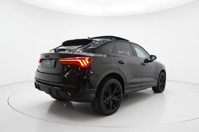 Audi Q3 view 6