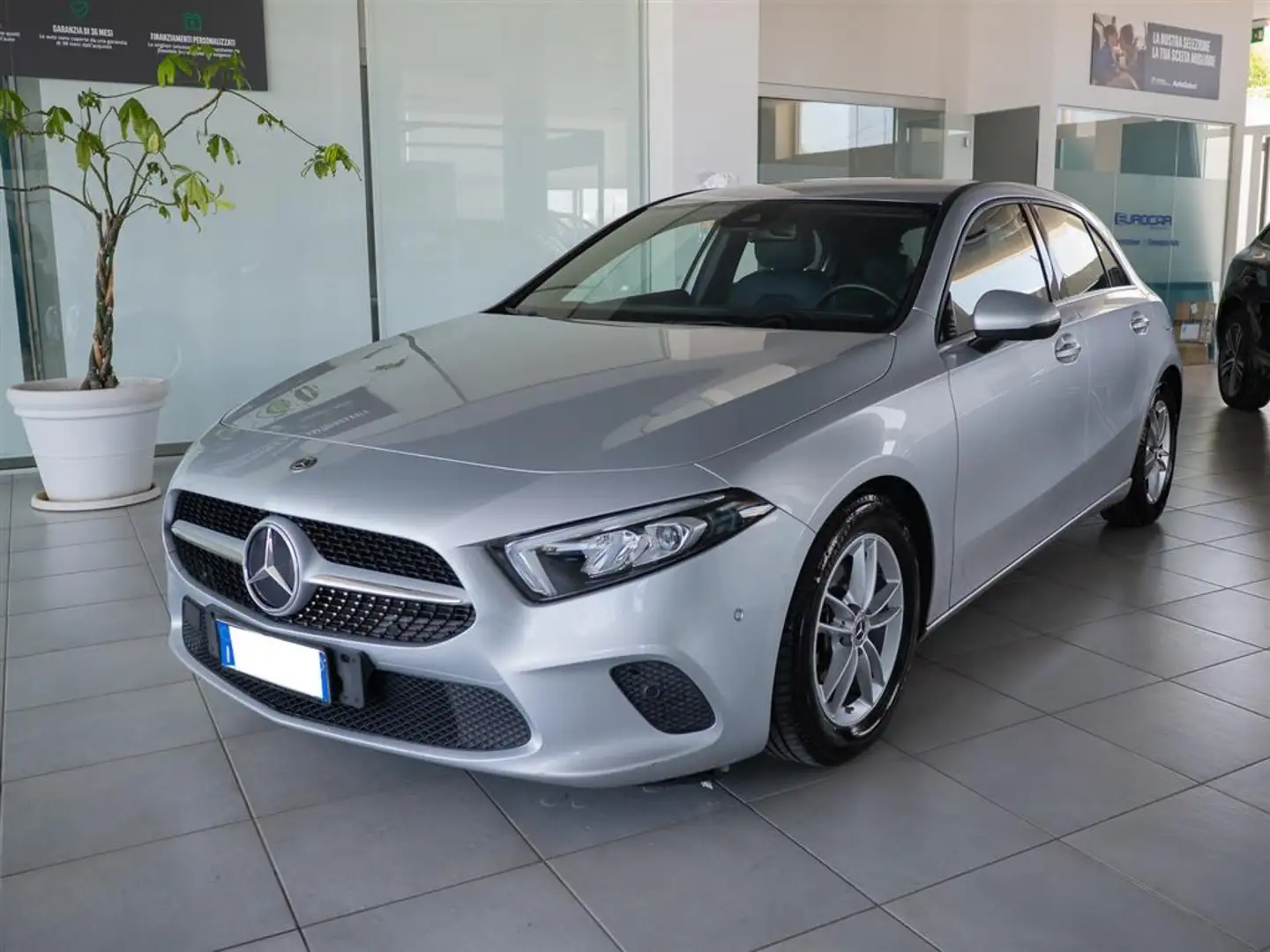 Mercedes-Benz B 180 A 180 d Executive Autom. 36 mesi di garanzia Gris - 1