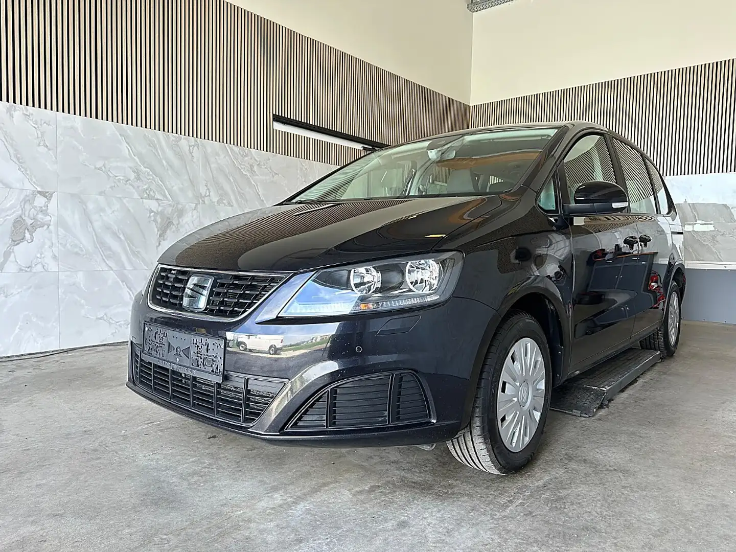 SEAT Alhambra Business 2,0 TDI DSG Ledersportmultifunktionsle... Schwarz - 1