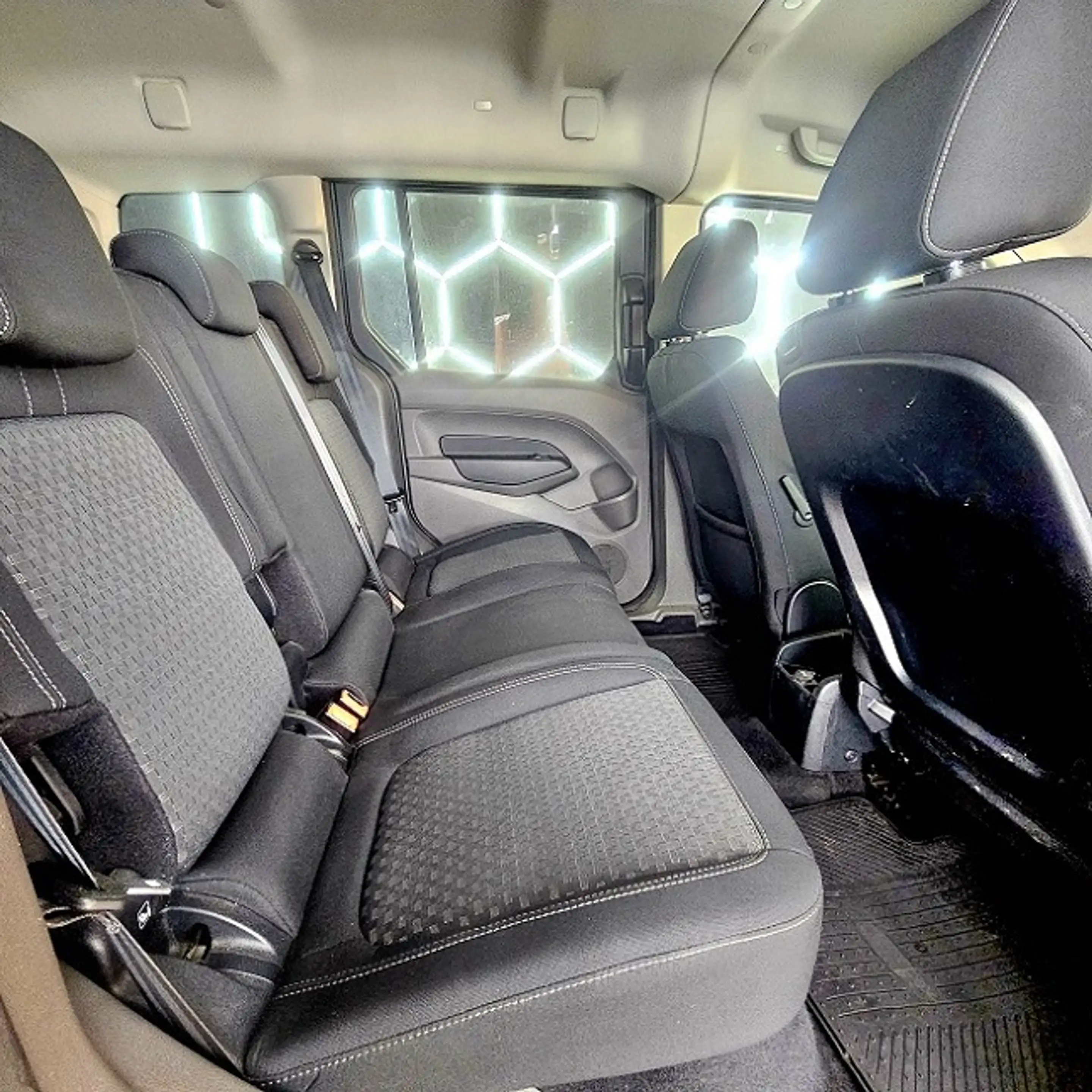 Ford Tourneo Connect Trend*5 Sitzer*Standheizung*Abstandstempomat*Navi*Kamera* — photo 13