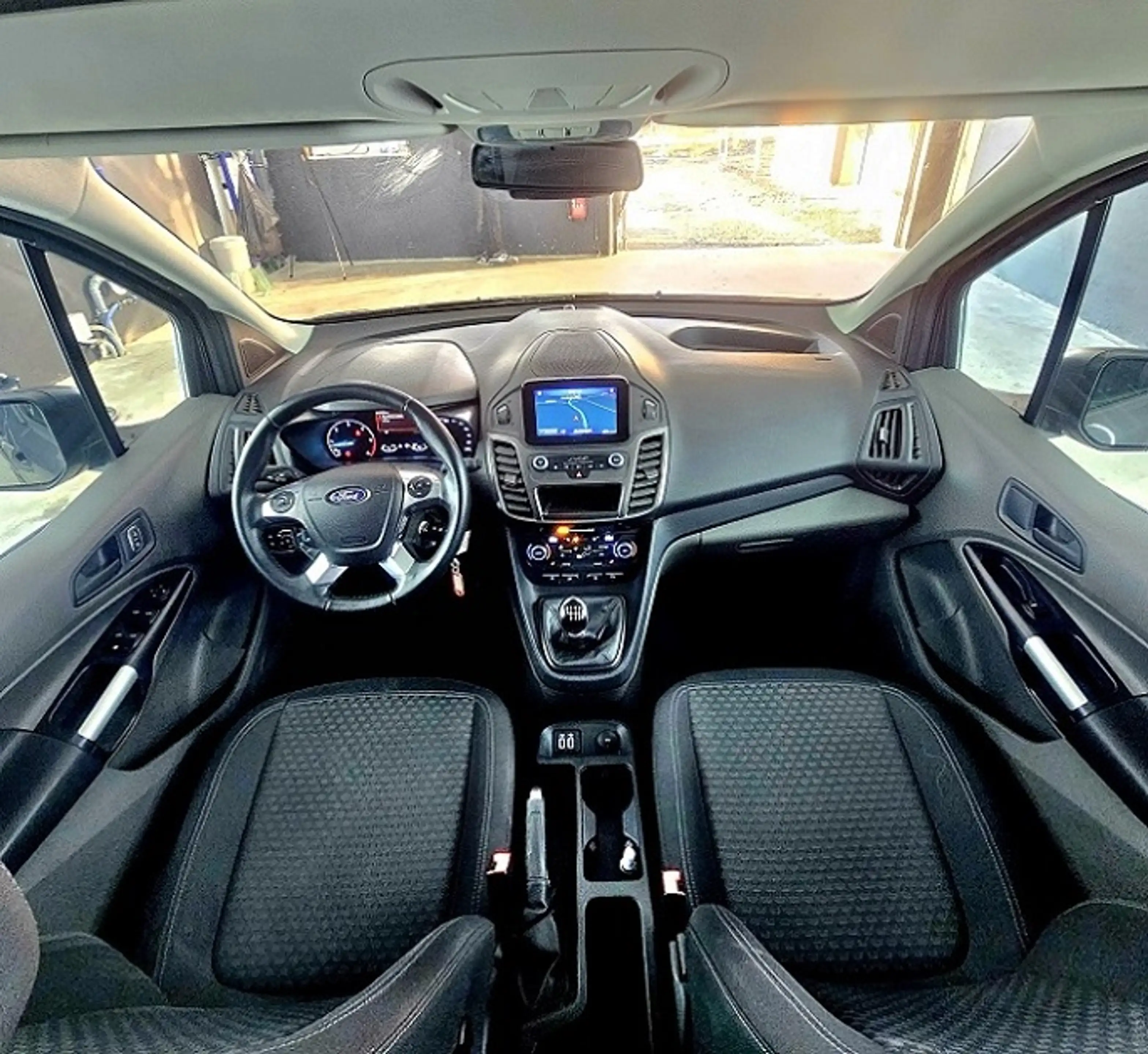 Ford Tourneo Connect Trend*5 Sitzer*Standheizung*Abstandstempomat*Navi*Kamera* — photo 12