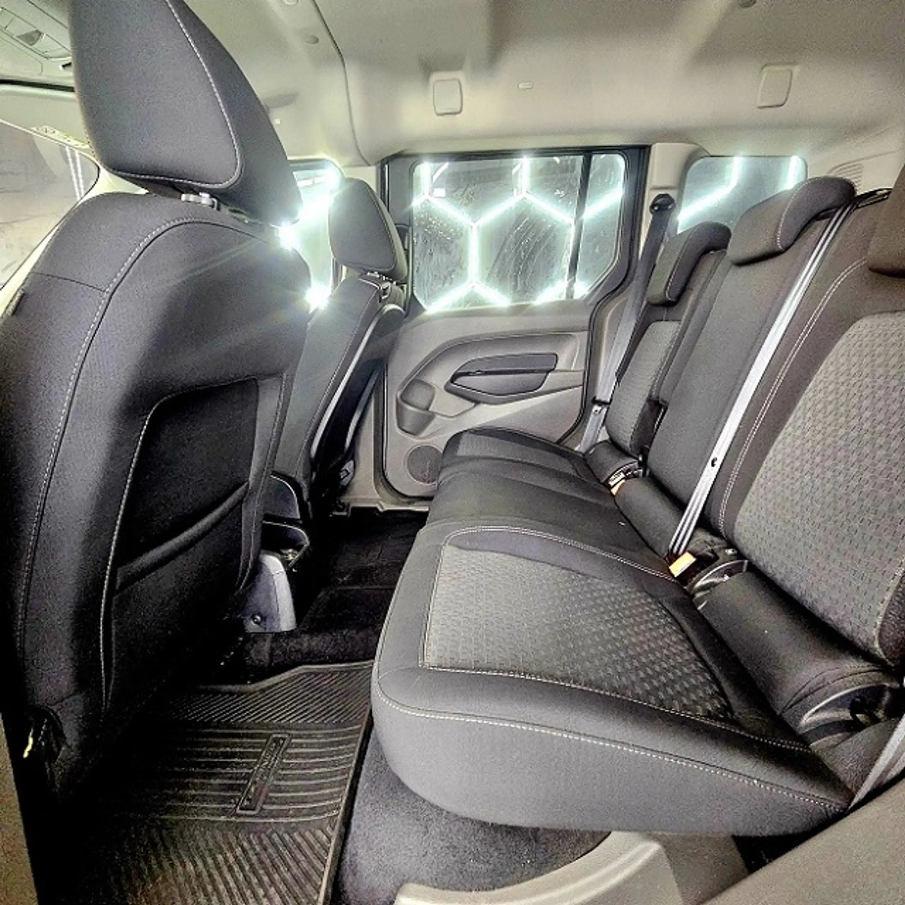 Ford Tourneo Connect Trend*5 Sitzer*Standheizung*Abstandstempomat*Navi*Kamera* — photo 14