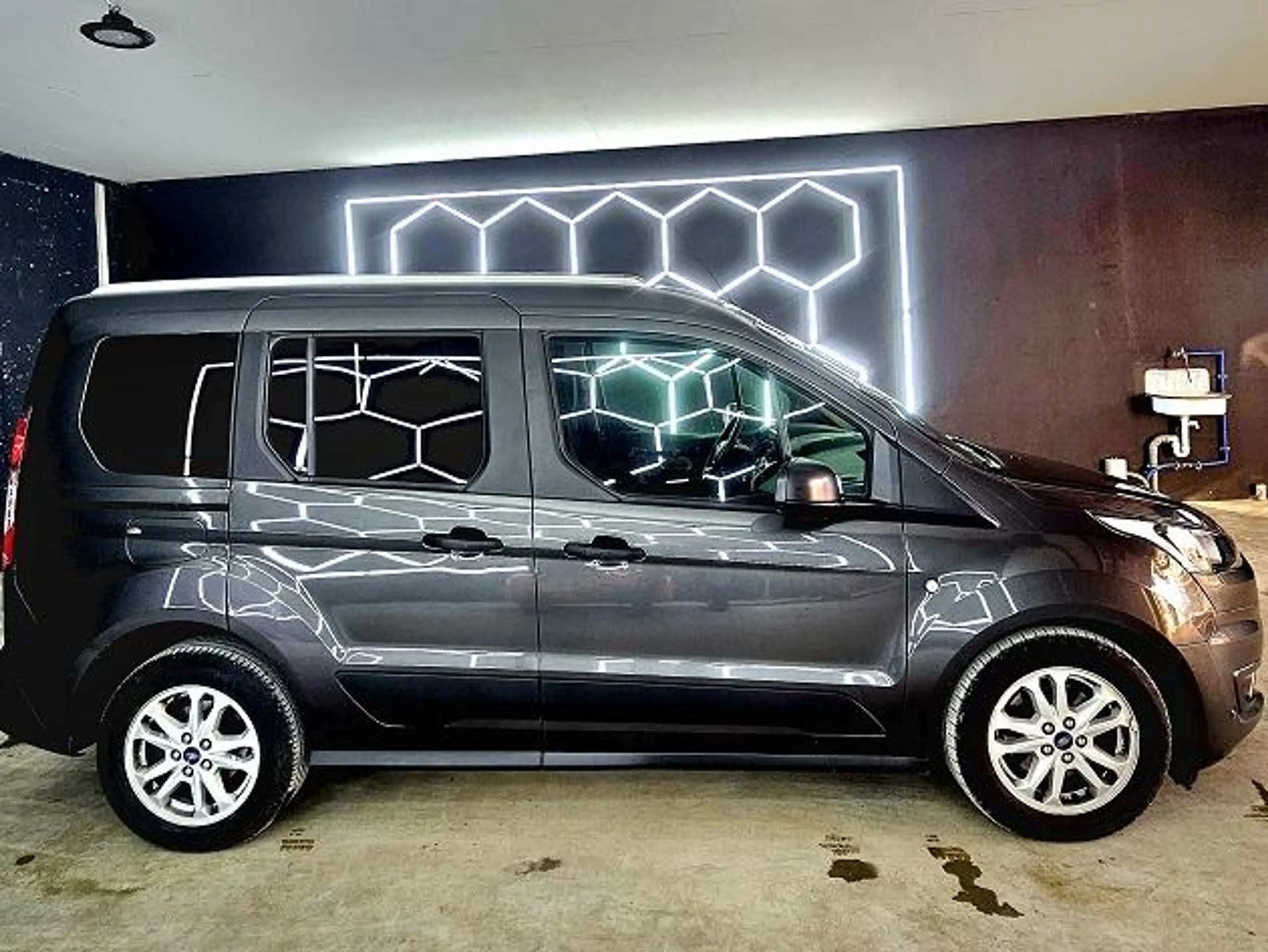Ford Tourneo Connect Trend*5 Sitzer*Standheizung*Abstandstempomat*Navi*Kamera* — photo 4