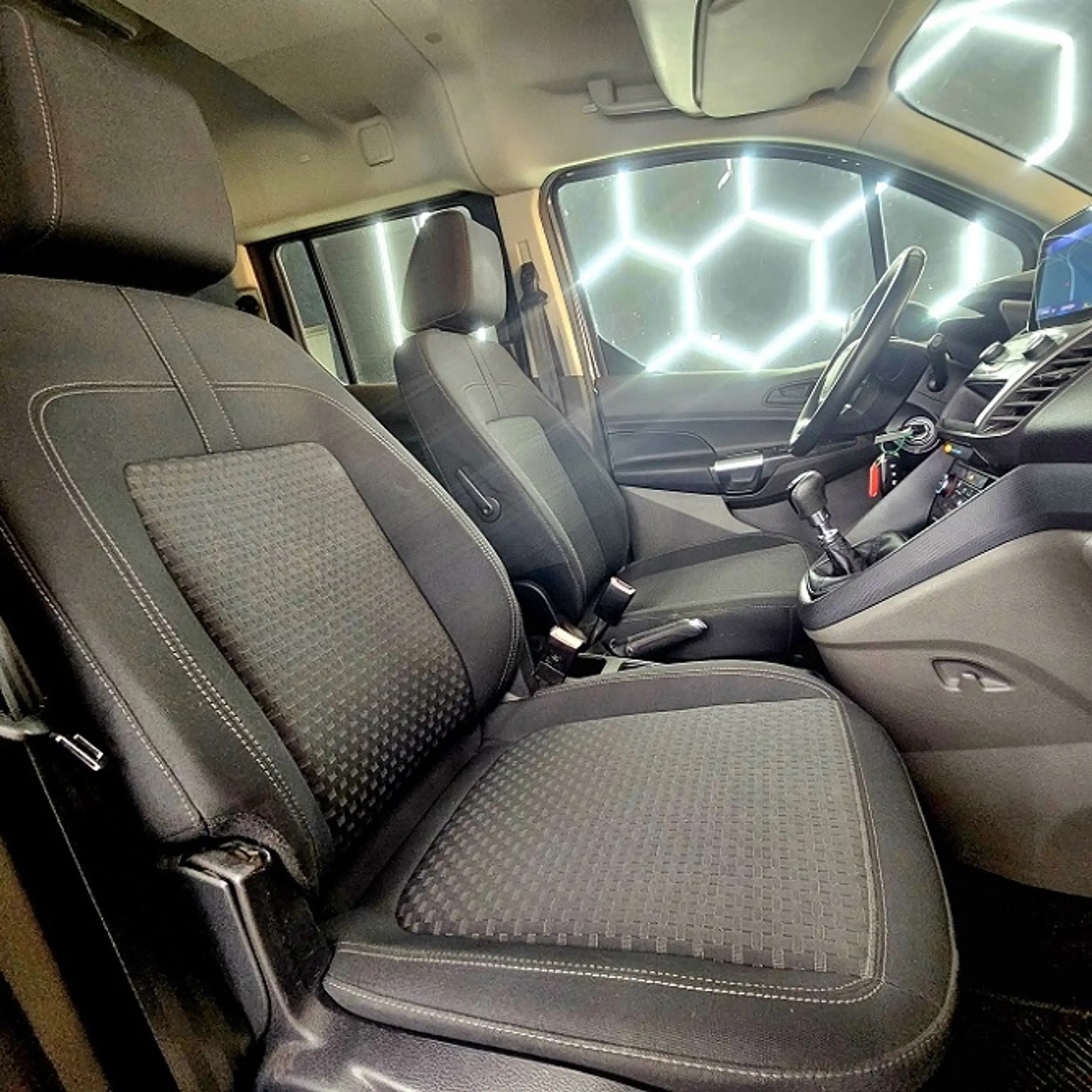 Ford Tourneo Connect Trend*5 Sitzer*Standheizung*Abstandstempomat*Navi*Kamera* — photo 10