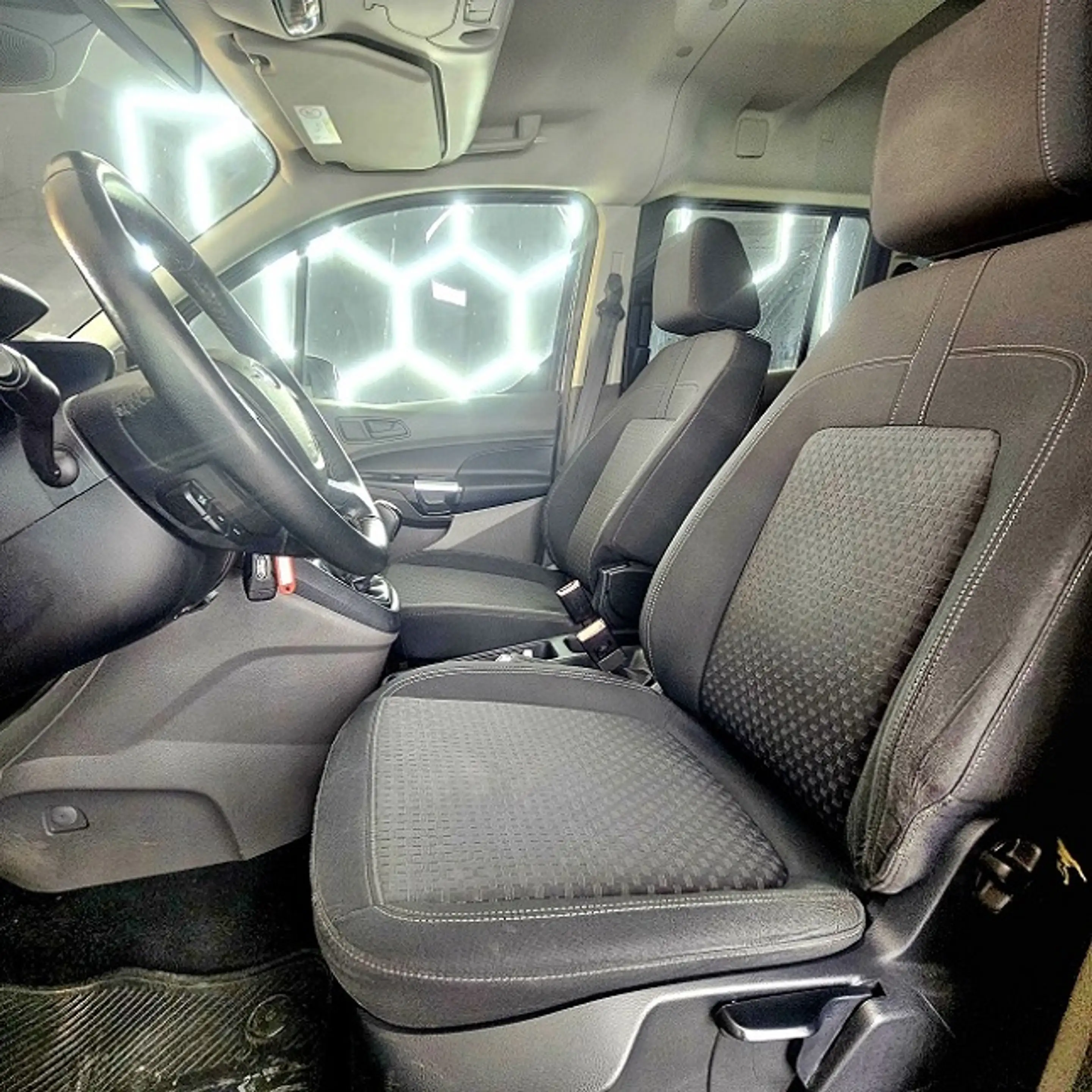 Ford Tourneo Connect Trend*5 Sitzer*Standheizung*Abstandstempomat*Navi*Kamera* — photo 9