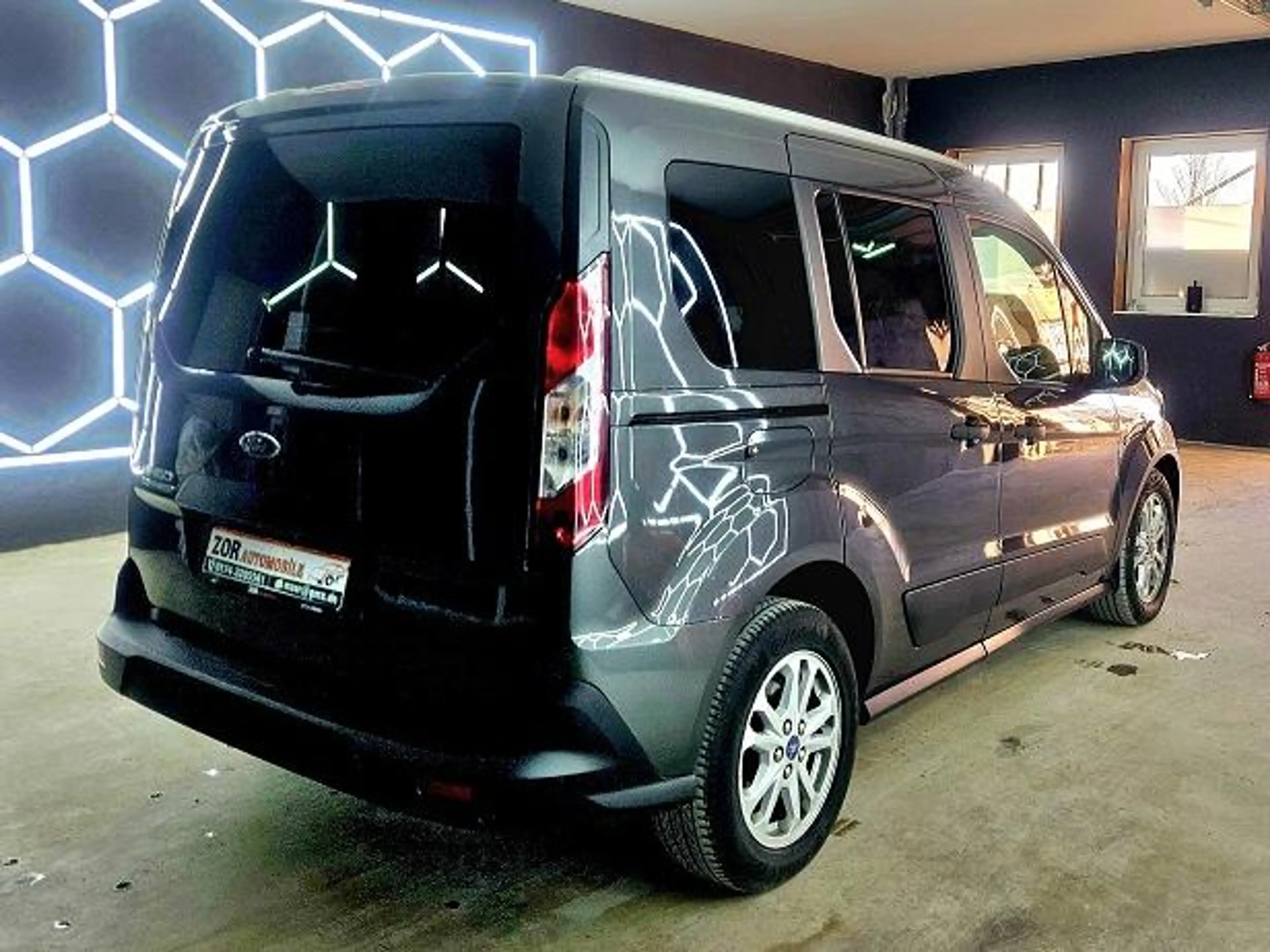 Ford Tourneo Connect Trend*5 Sitzer*Standheizung*Abstandstempomat*Navi*Kamera* — photo 5