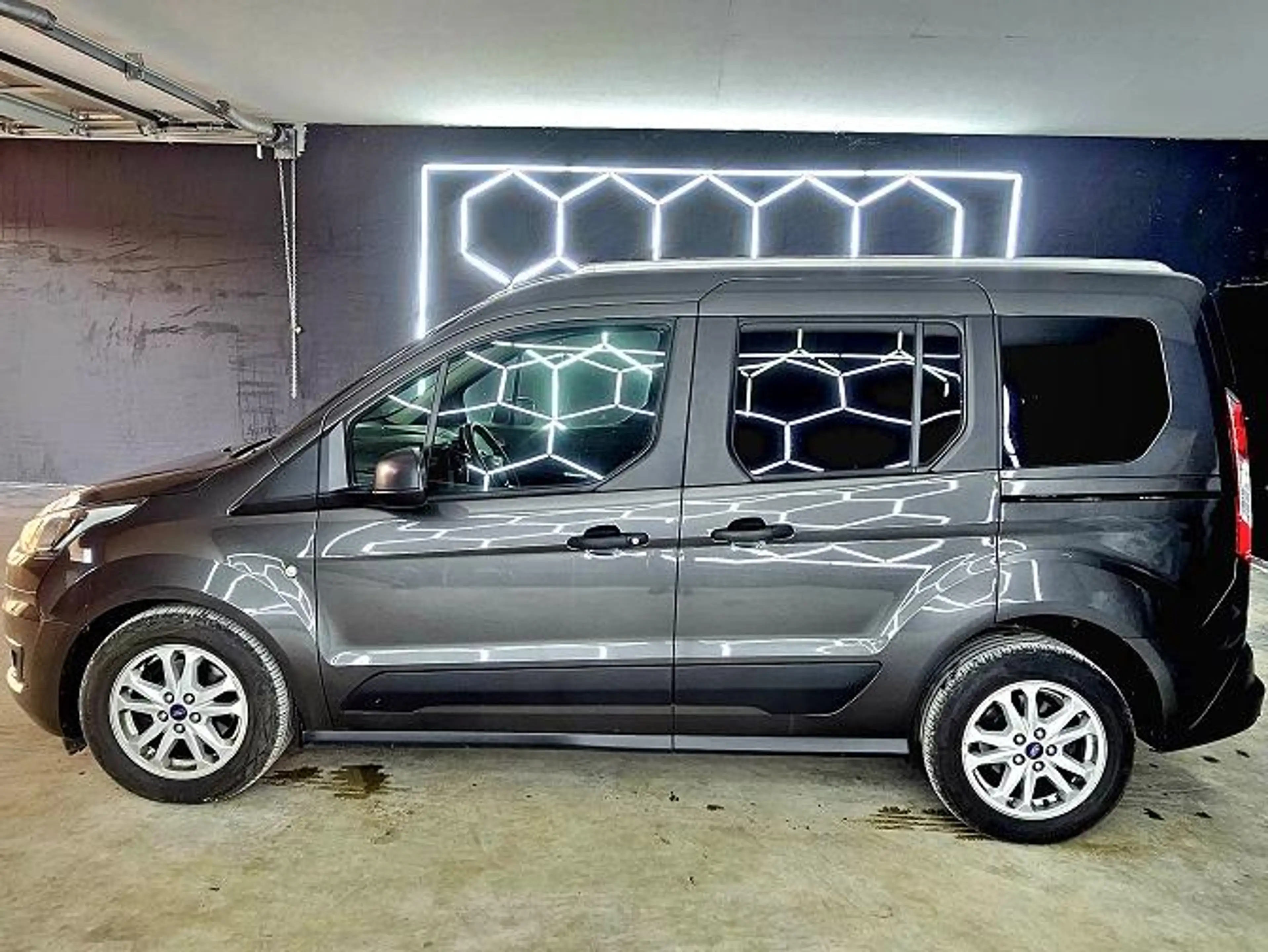 Ford Tourneo Connect Trend*5 Sitzer*Standheizung*Abstandstempomat*Navi*Kamera* — photo 8