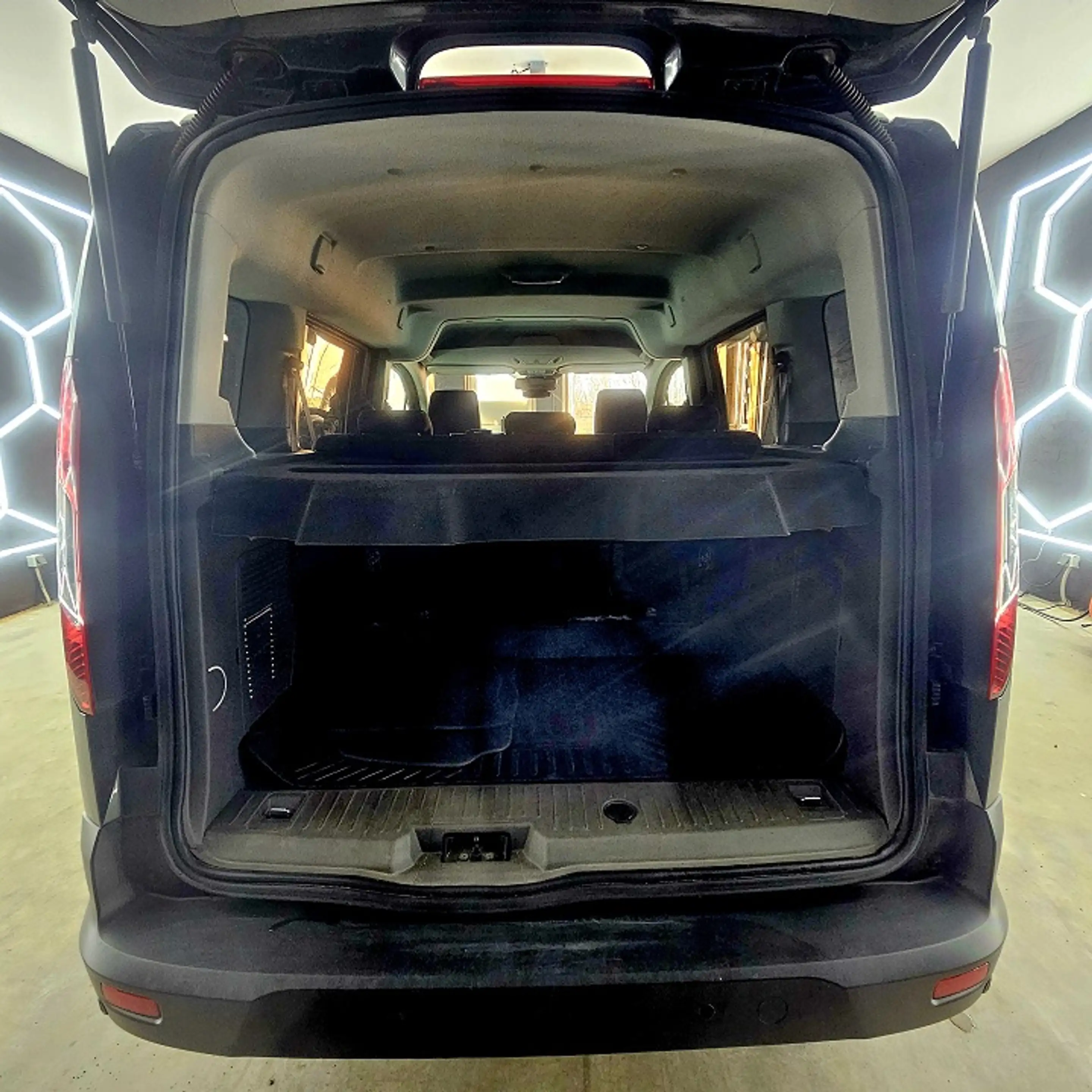 Ford Tourneo Connect Trend*5 Sitzer*Standheizung*Abstandstempomat*Navi*Kamera* — photo 15