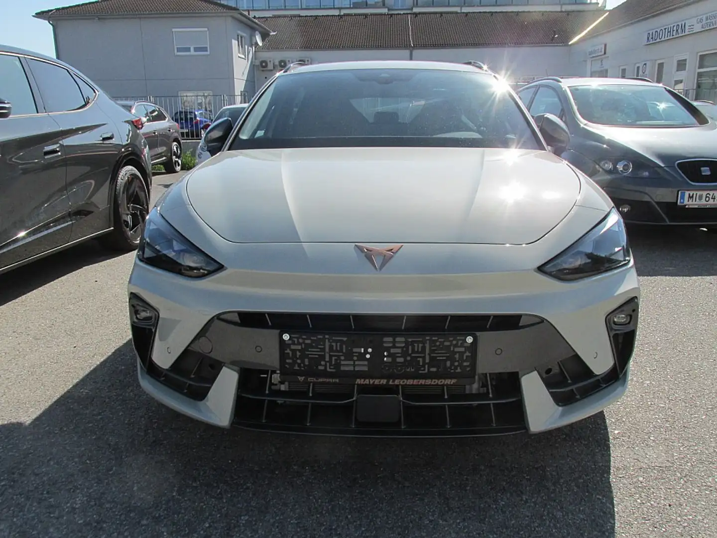 CUPRA Leon SP Kombi VZ 1,5 TSI eHybrid 272 DSG Beige - 2