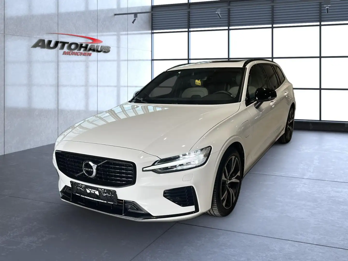 Volvo V60 Plus Dark Recharge Plug-In Hybrid AWD Navi LED Weiß - 2