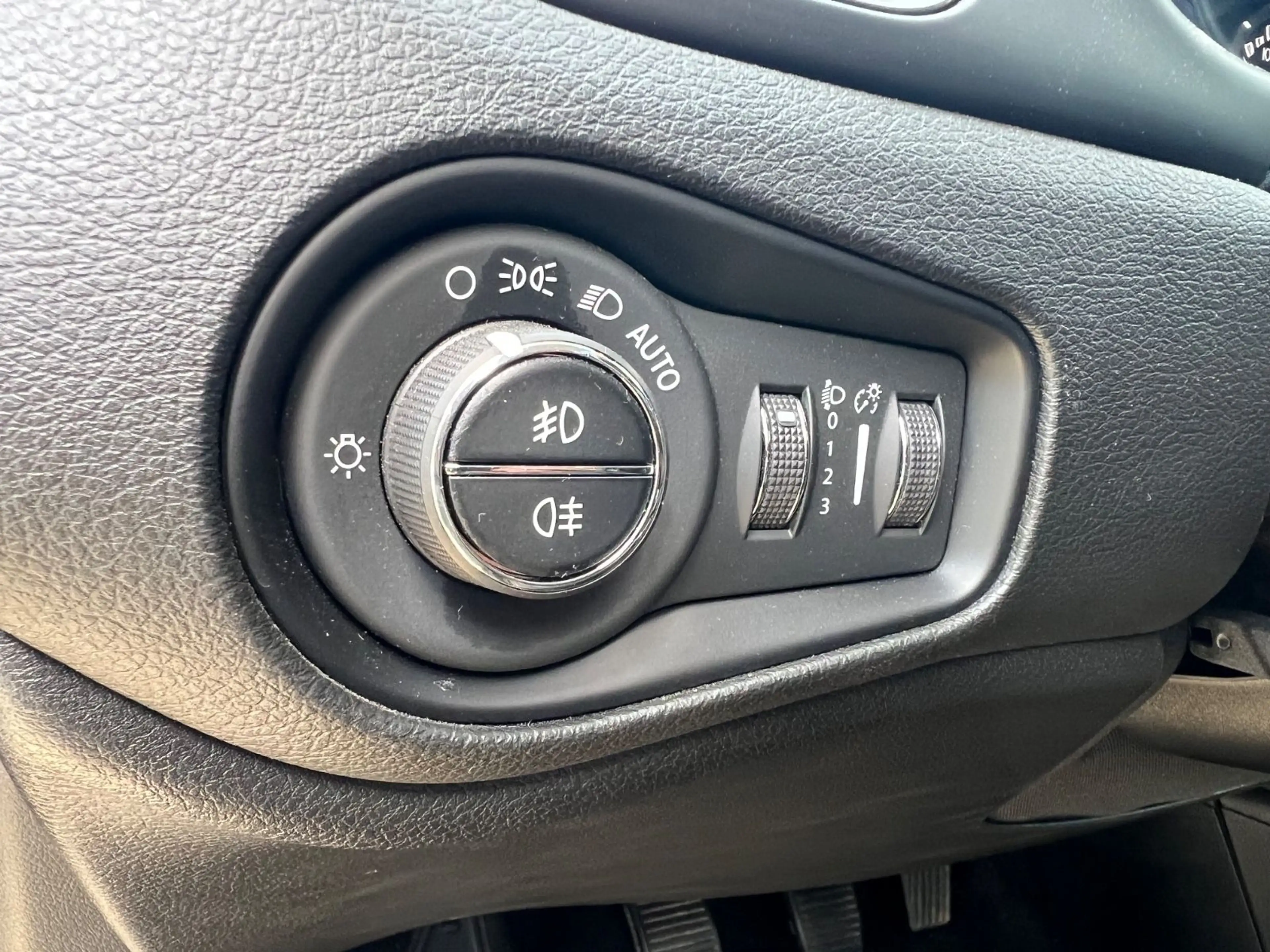 Jeep Renegade 1.0 T-GDI Limited Longitude FWD / AHK / — photo 12