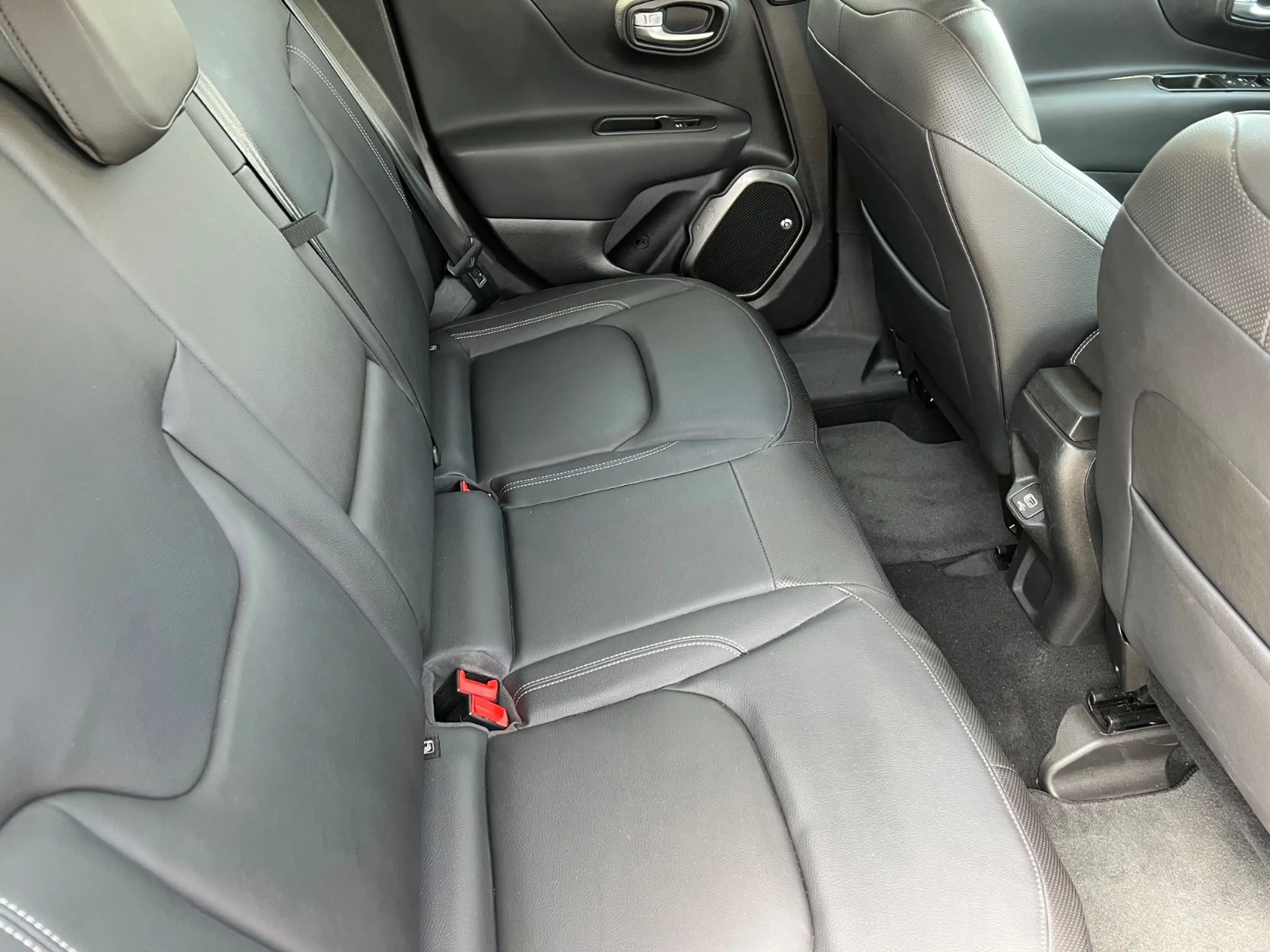 Jeep Renegade 1.0 T-GDI Limited Longitude FWD / AHK / — photo 15