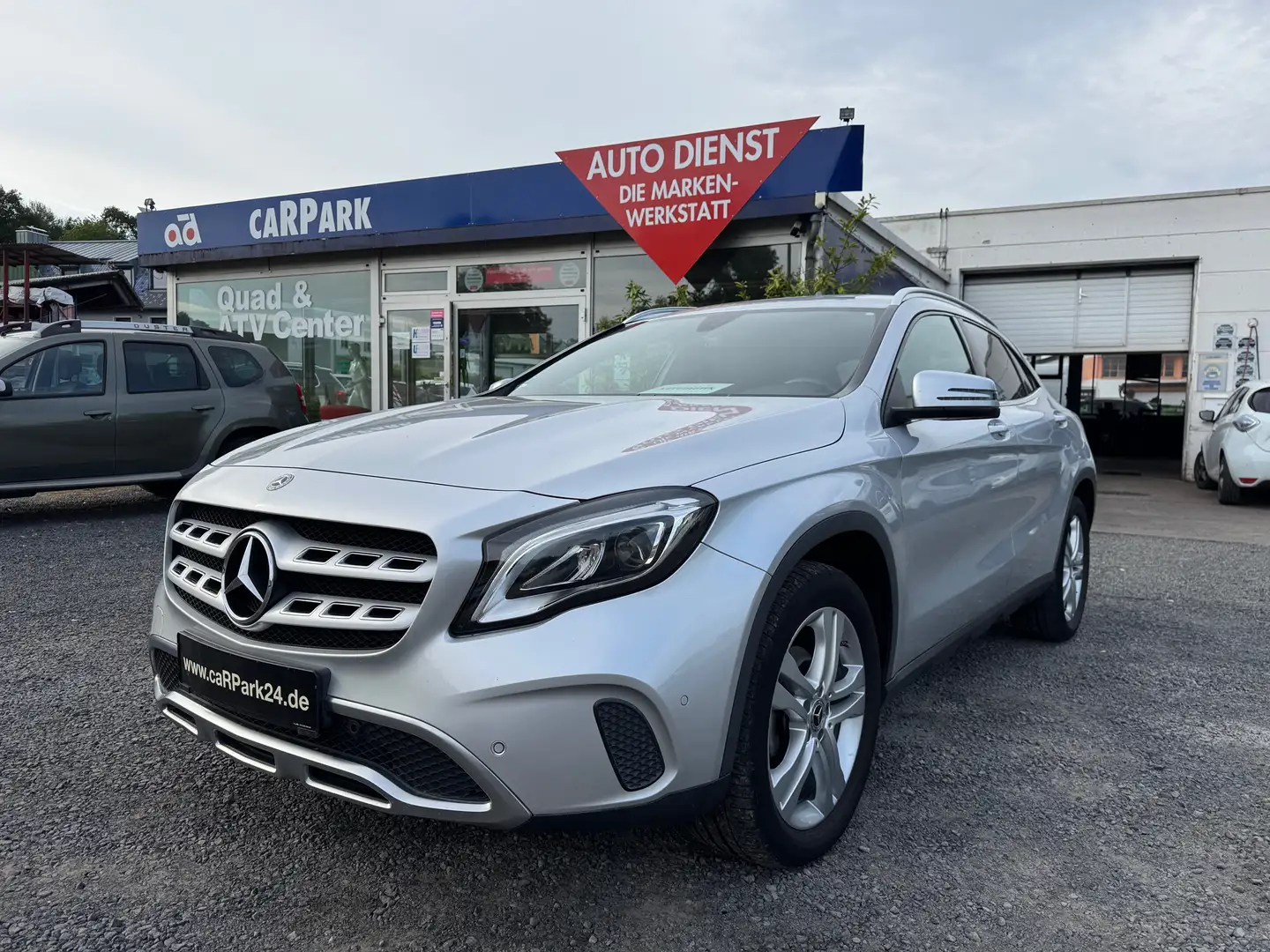 Mercedes-Benz GLA 220 220 d  EU6 Urban 4Matic Stříbrná - 1