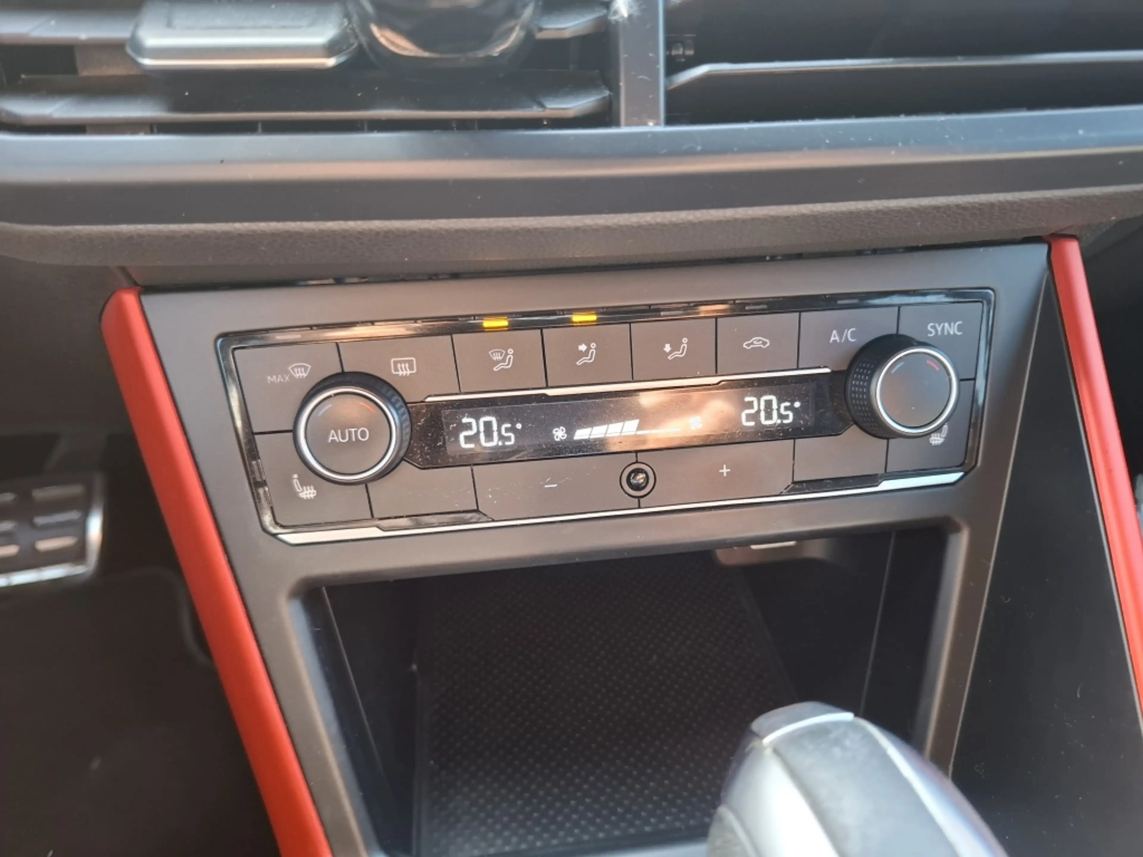 Volkswagen Polo GTI 2.0 TSI — photo 15