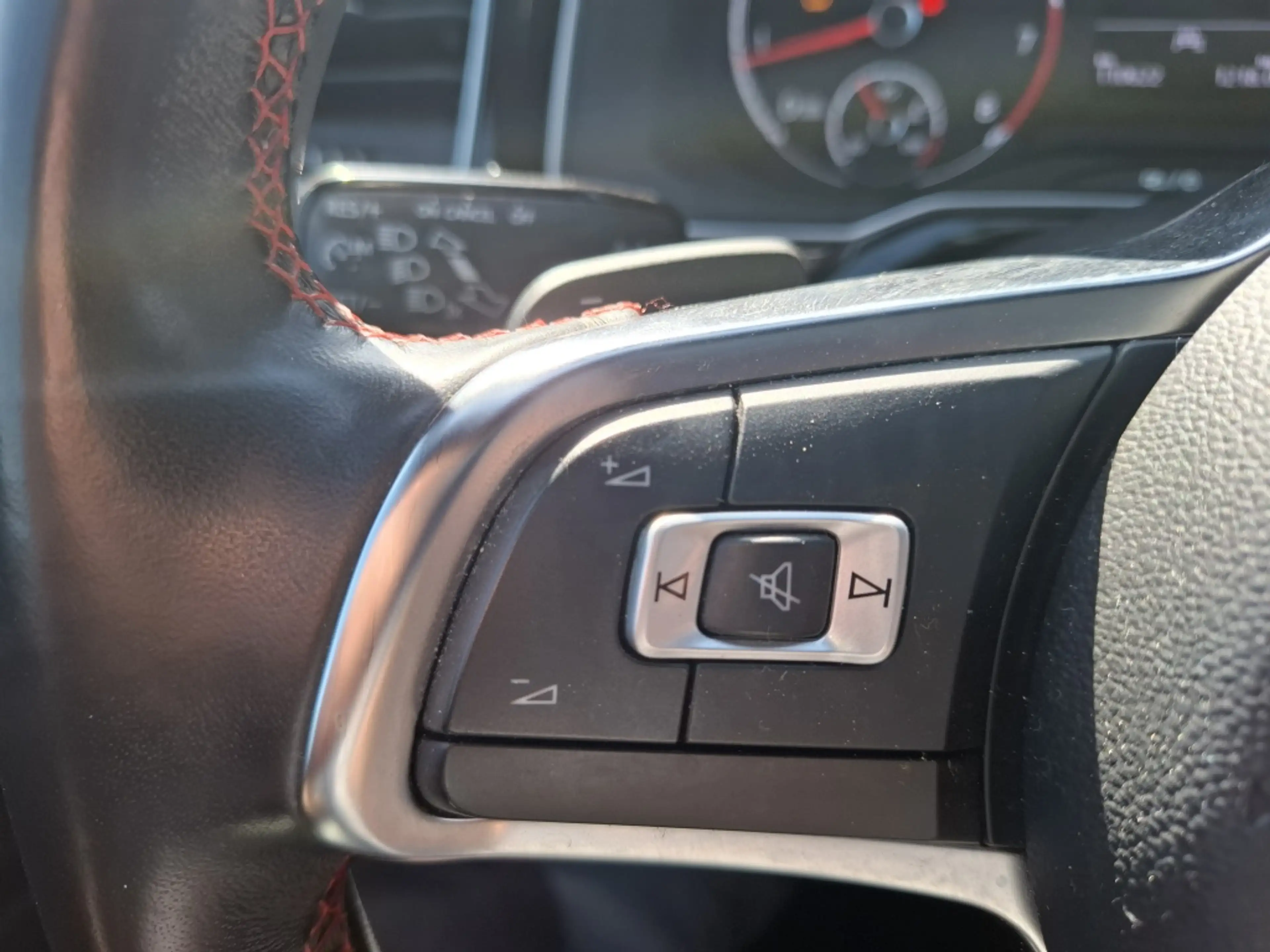 Volkswagen Polo GTI 2.0 TSI — photo 12