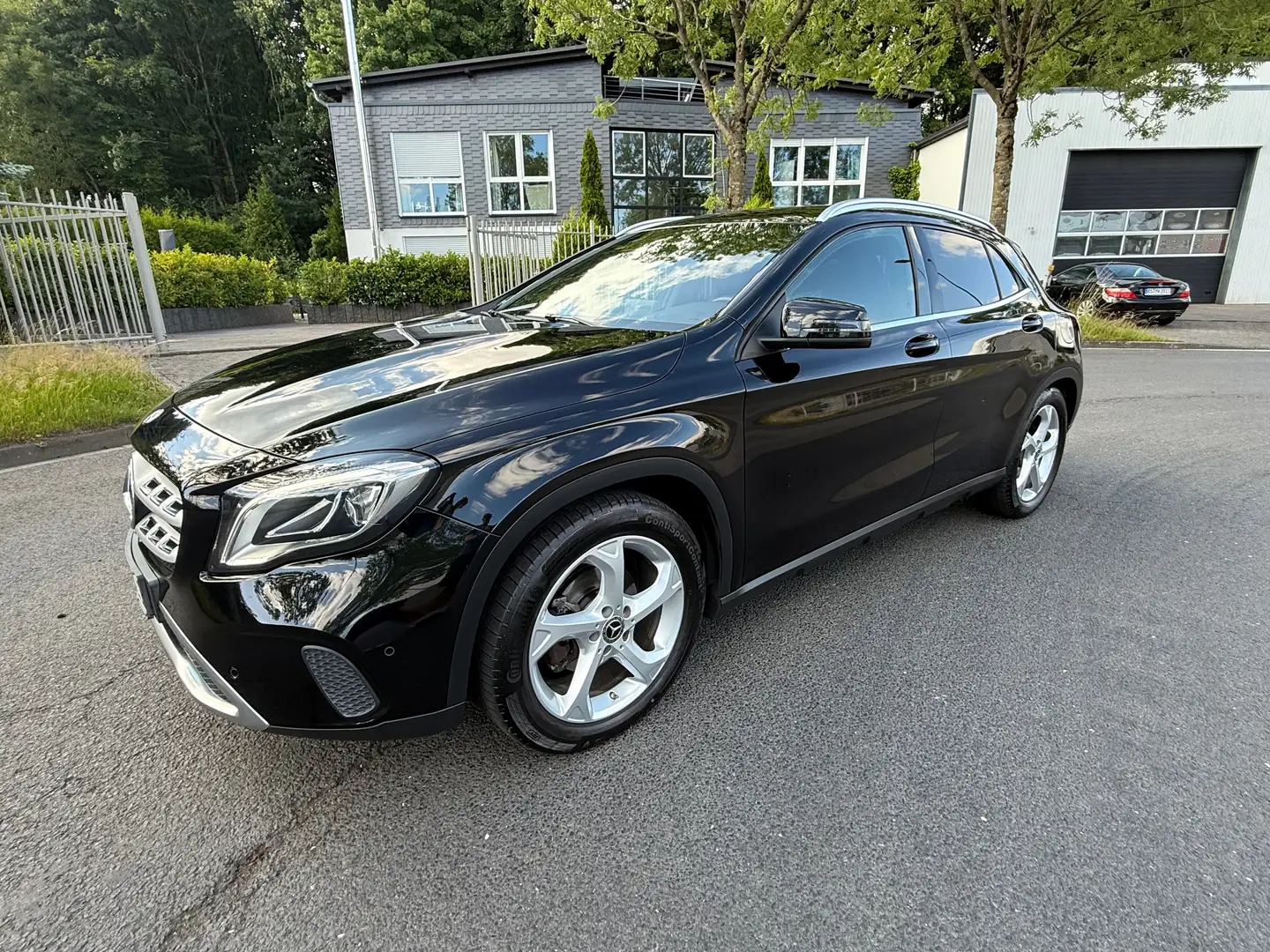 Mercedes-Benz GLA 180 GLA UrbanStyle Edition Black - 2