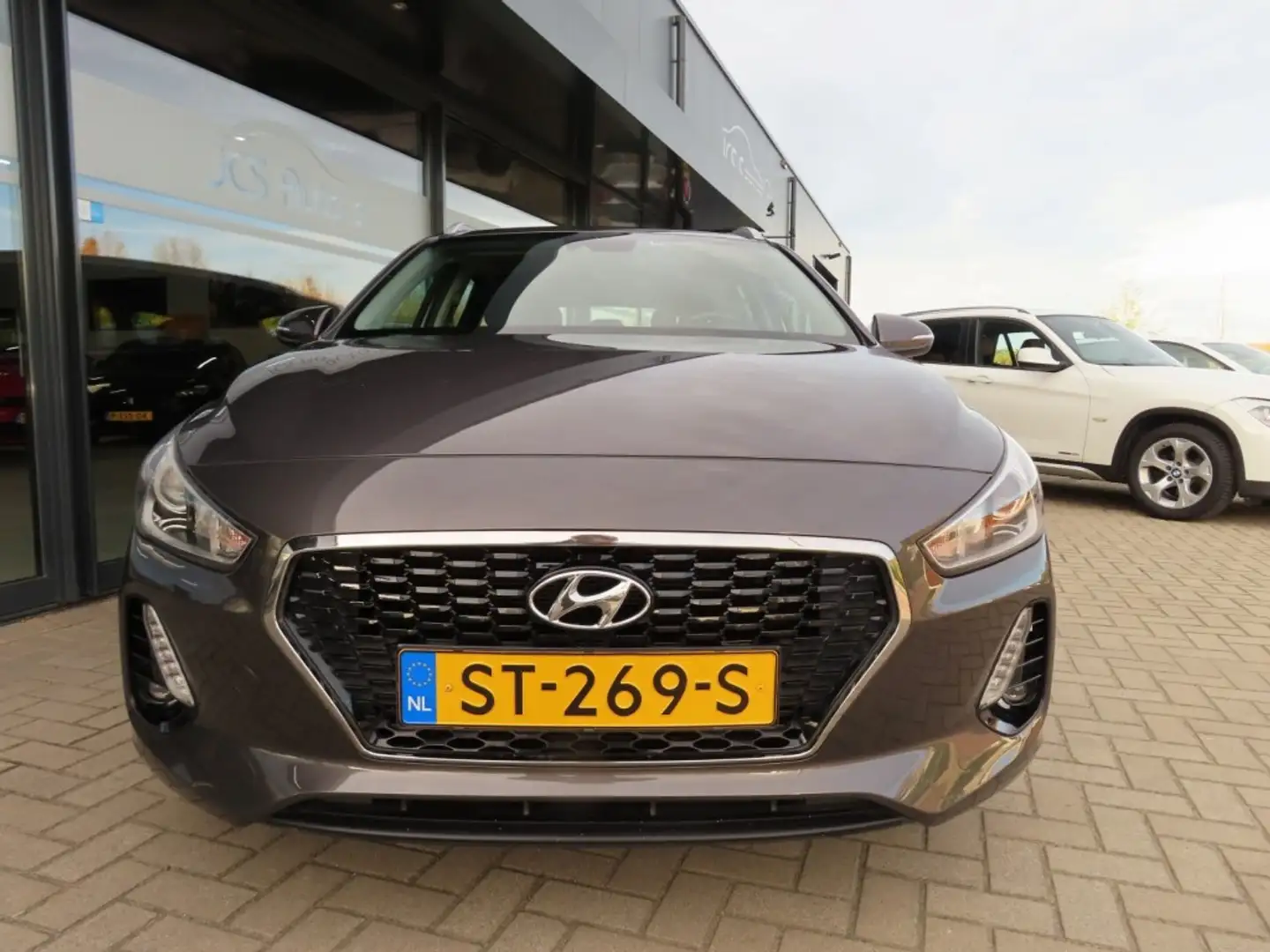 Hyundai i30 1.0 T-GDI Comfort 120 Pk Ecc Cruise Camera Trekhaa Brun - 2