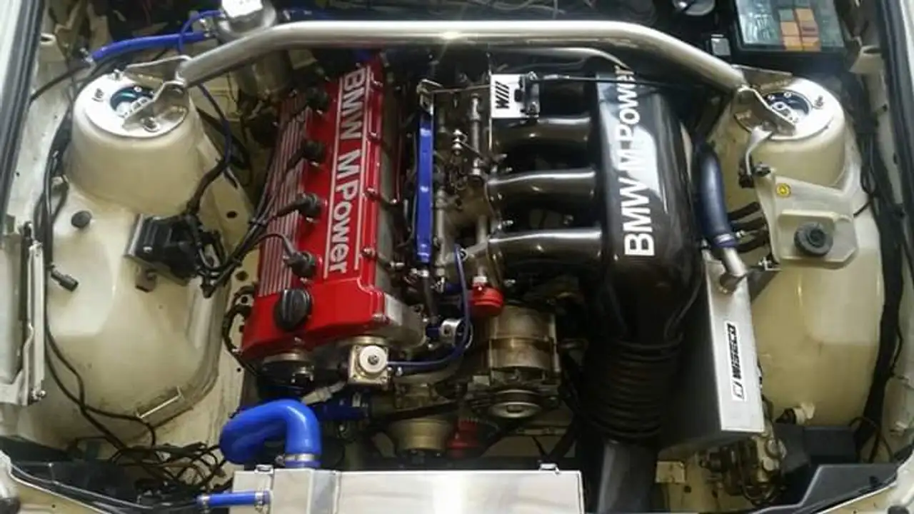 BMW M3 2.3, foto 6