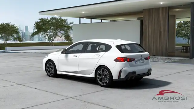 BMW 1 Series view 2
