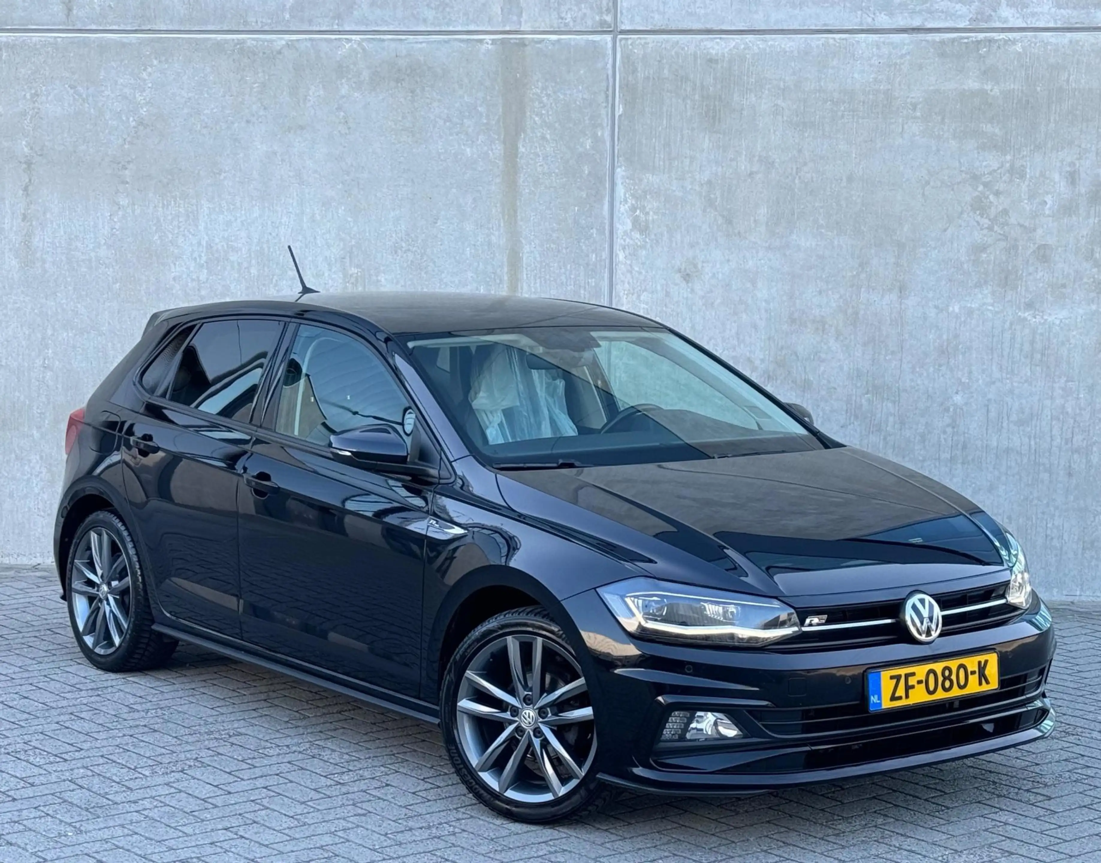 Volkswagen Polo 1.0 TSI R-Line 2018 DSG Zwart — photo 12