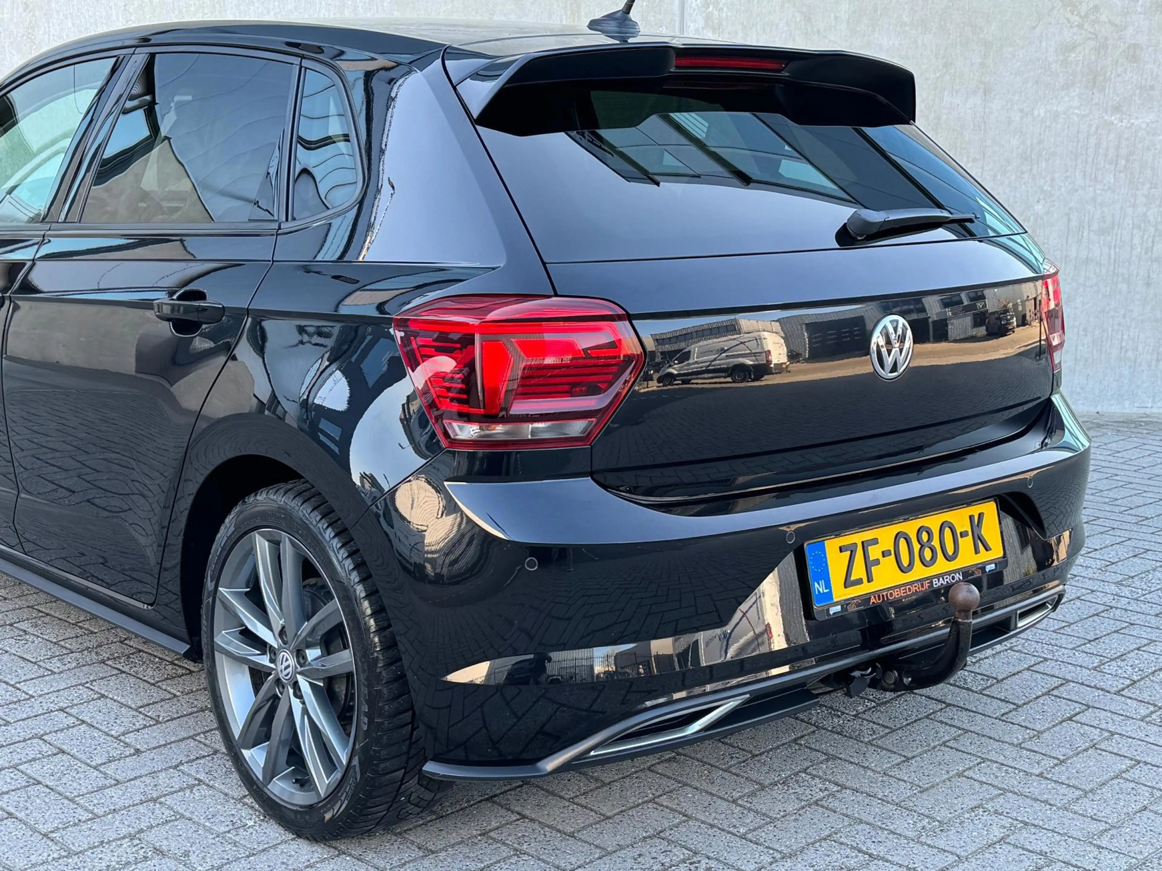 Volkswagen Polo 1.0 TSI R-Line 2018 DSG Zwart — photo 5