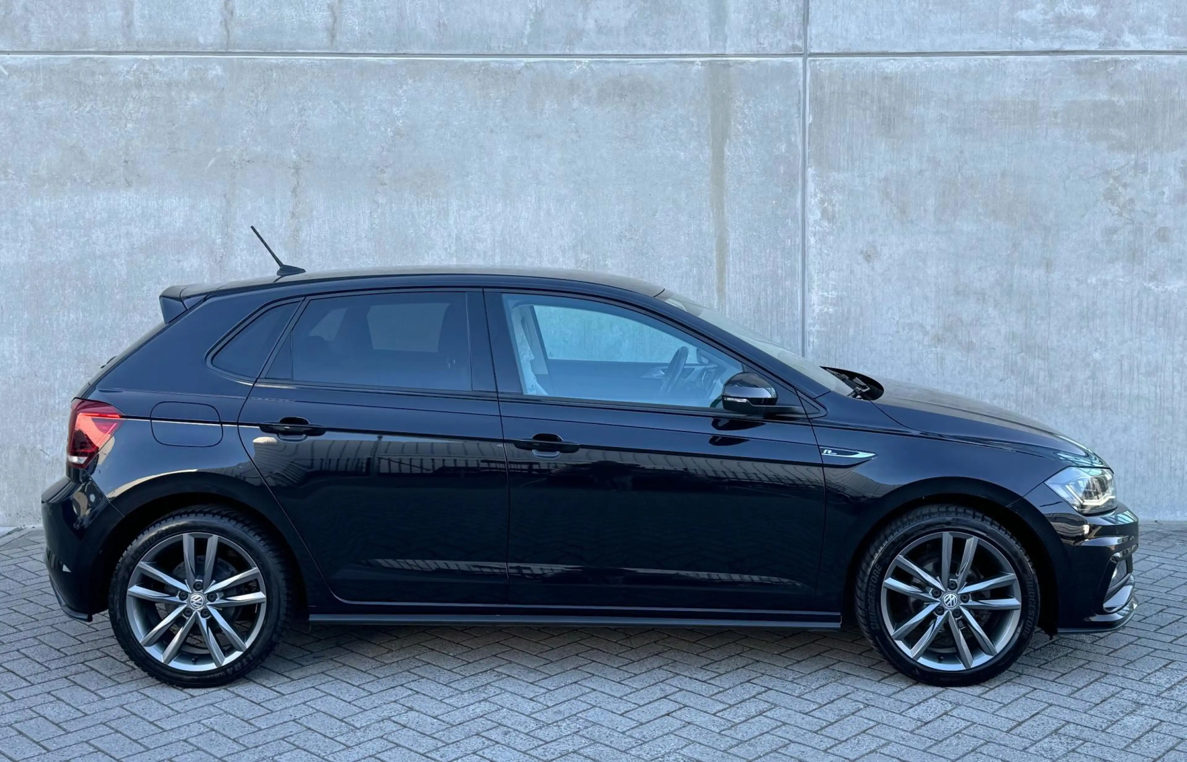 Volkswagen Polo 1.0 TSI R-Line 2018 DSG Zwart — photo 14