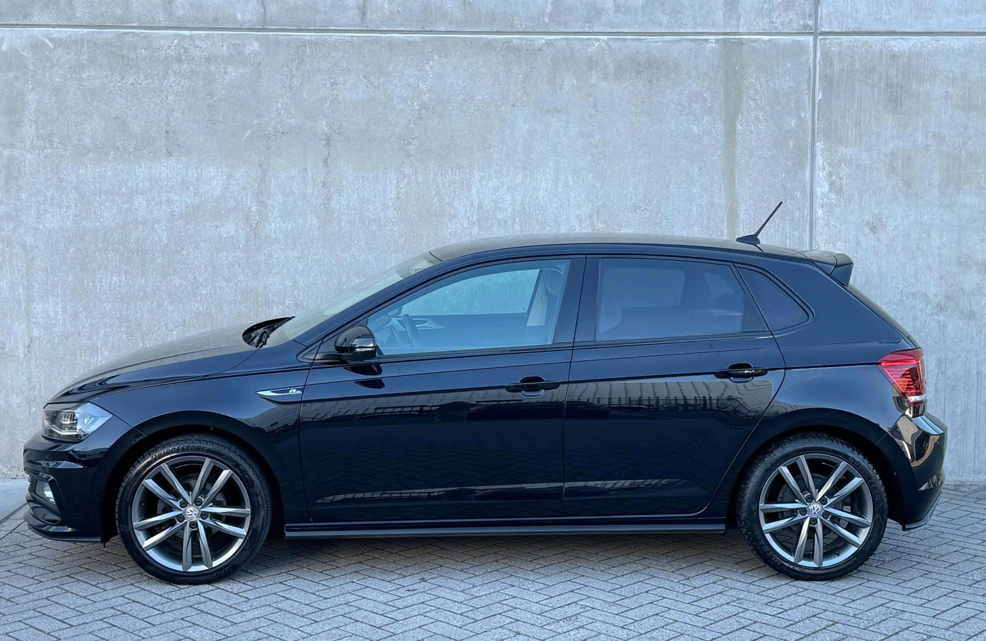 Volkswagen Polo 1.0 TSI R-Line 2018 DSG Zwart — photo 3