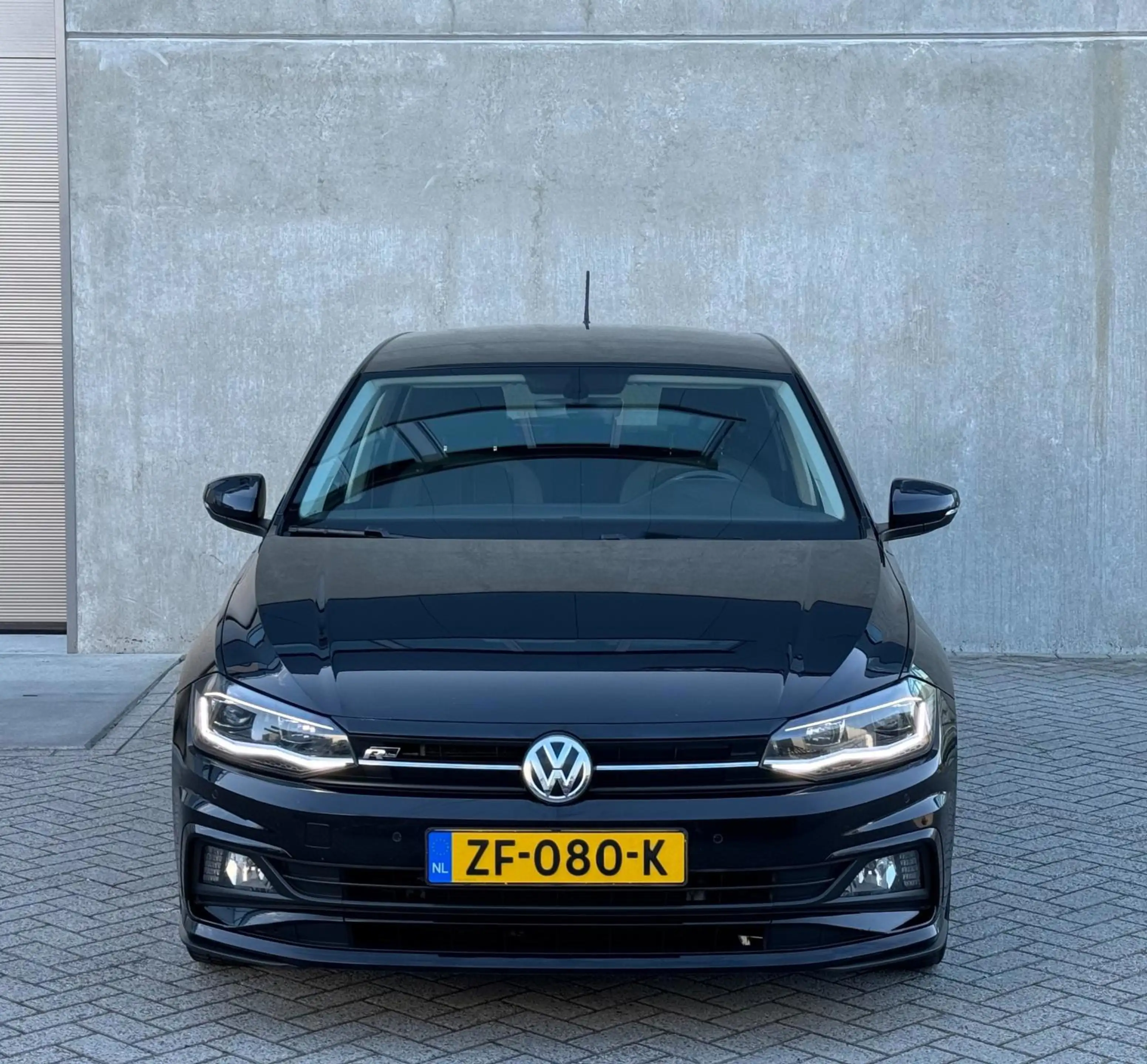 Volkswagen Polo 1.0 TSI R-Line 2018 DSG Zwart — photo 6